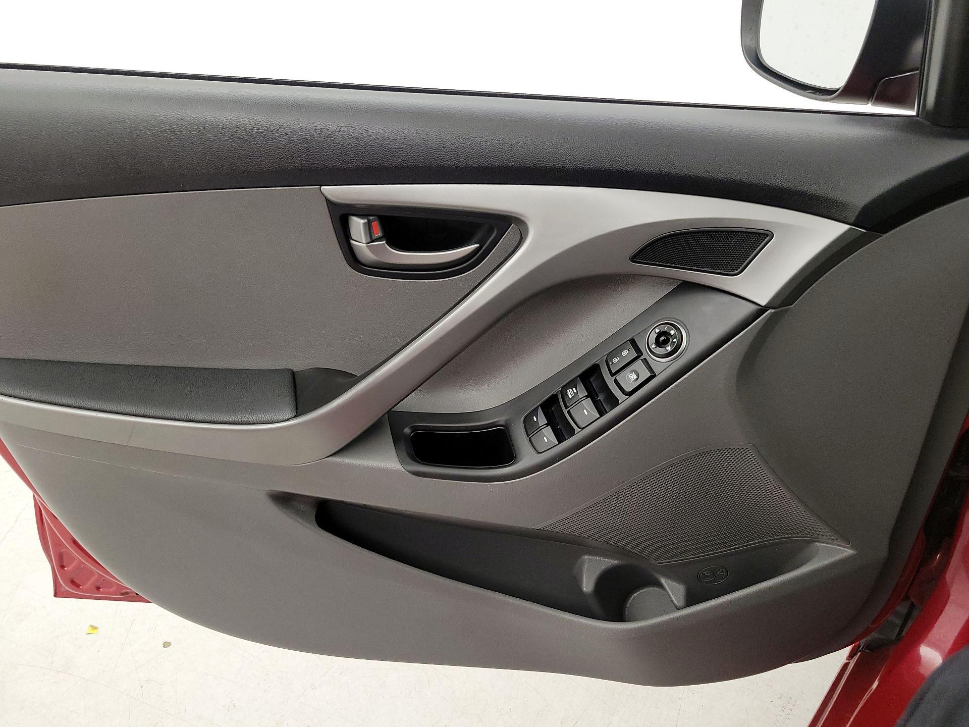 Thumbnail: 2016 Hyundai Elantra - 12