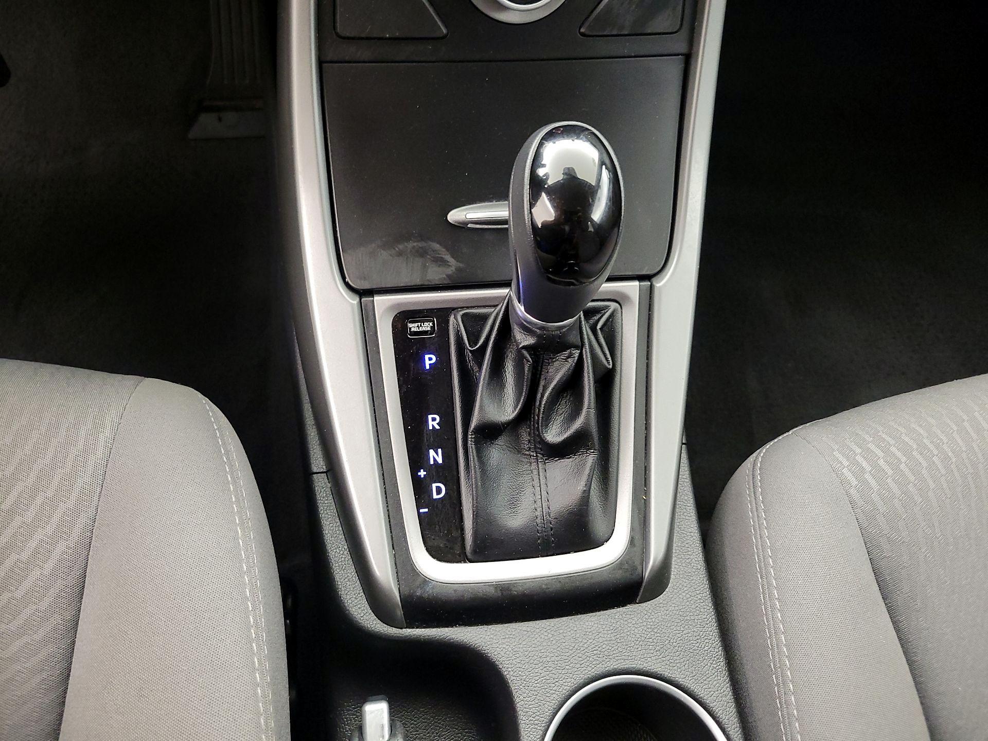Thumbnail: 2016 Hyundai Elantra - 16
