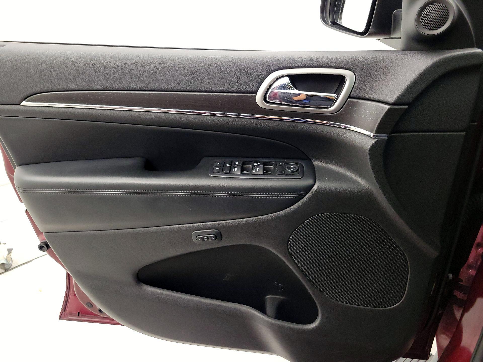 Thumbnail: 2018 Jeep Grand Cherokee - 12