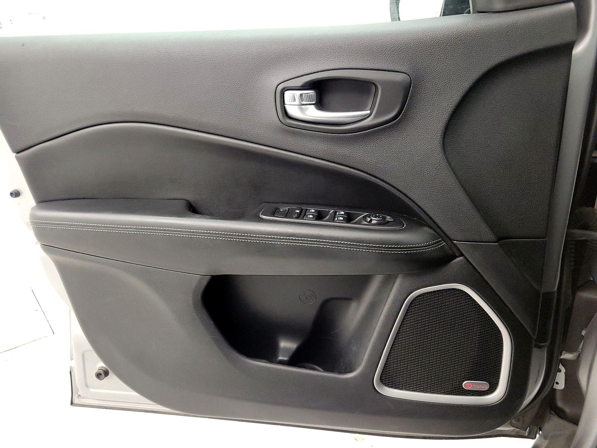 Thumbnail: 2019 Jeep Compass - 12