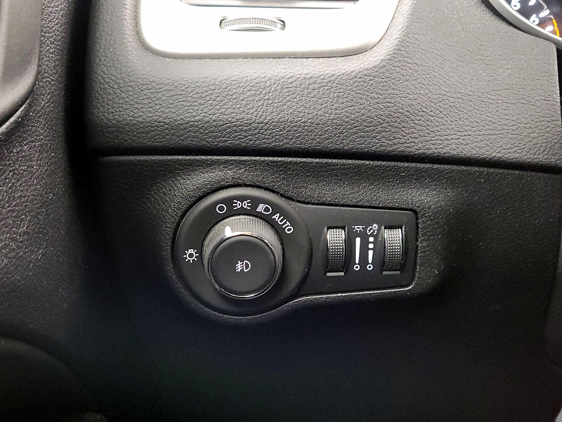 Thumbnail: 2019 Jeep Compass - 13