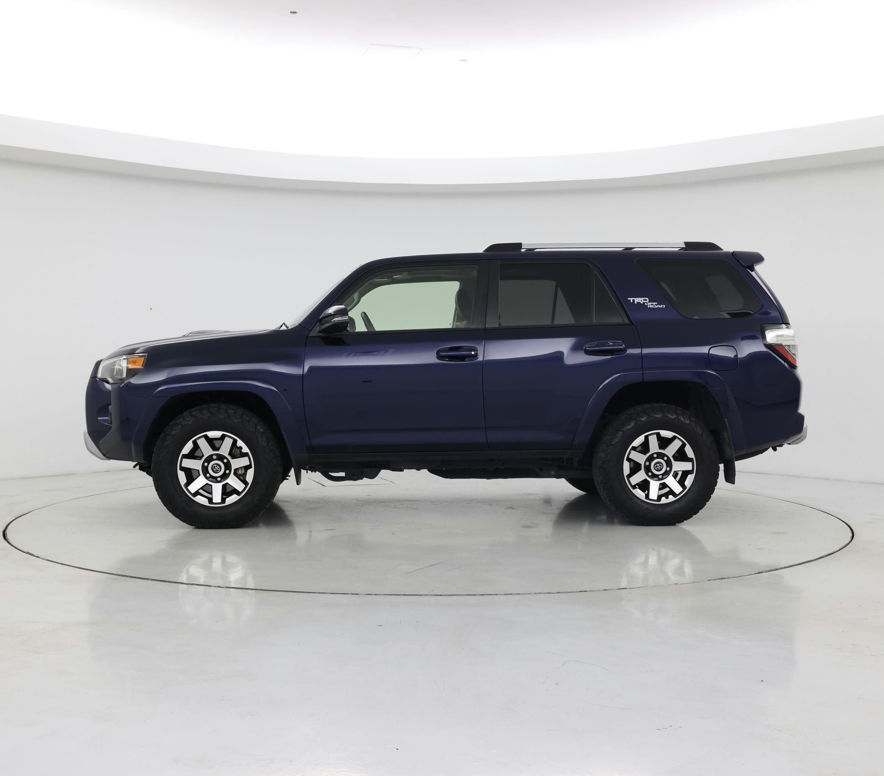 Thumbnail: 2017 Toyota 4Runner - 3