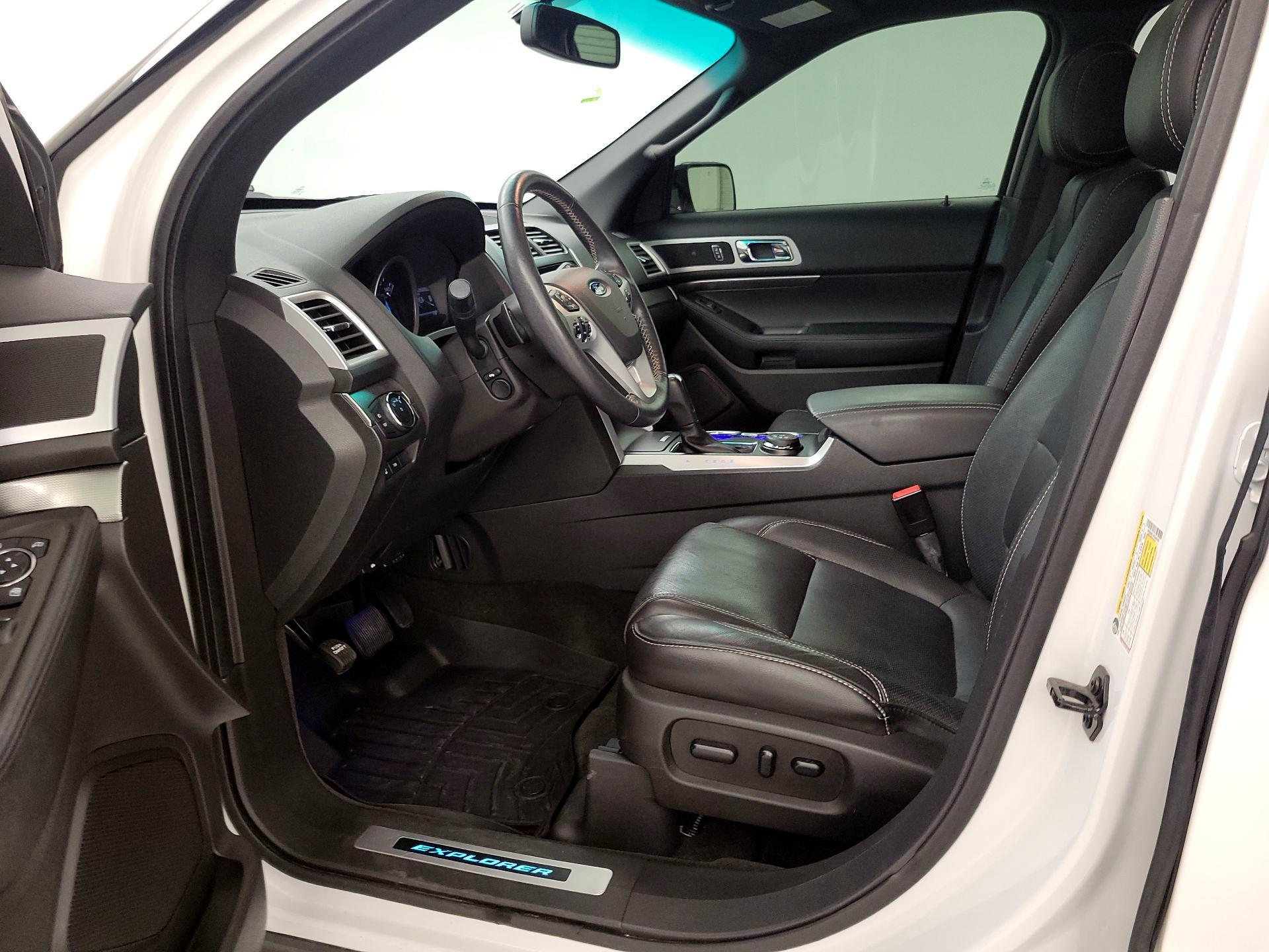 Thumbnail: 2015 Ford Explorer - 11