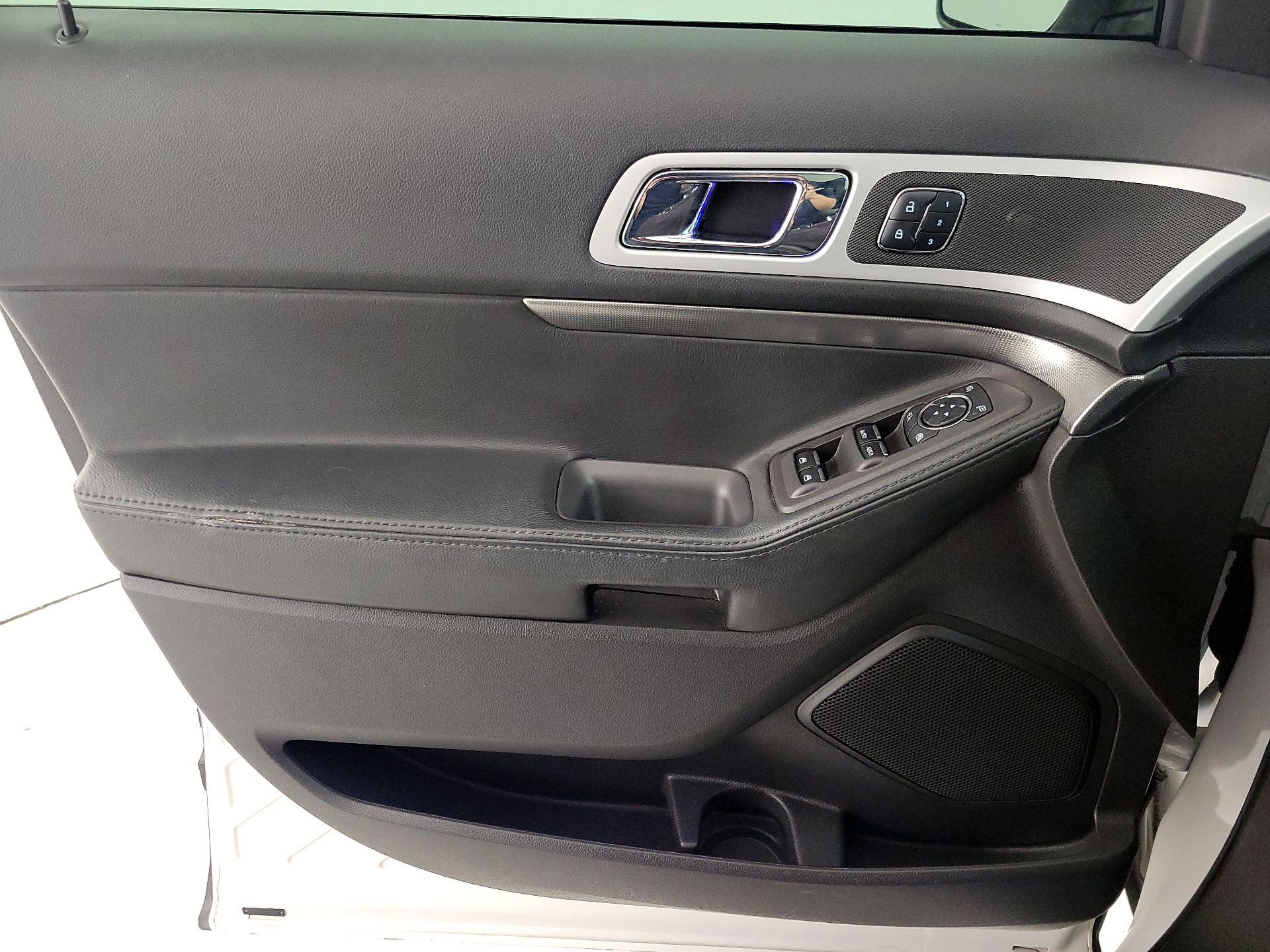 Thumbnail: 2015 Ford Explorer - 12