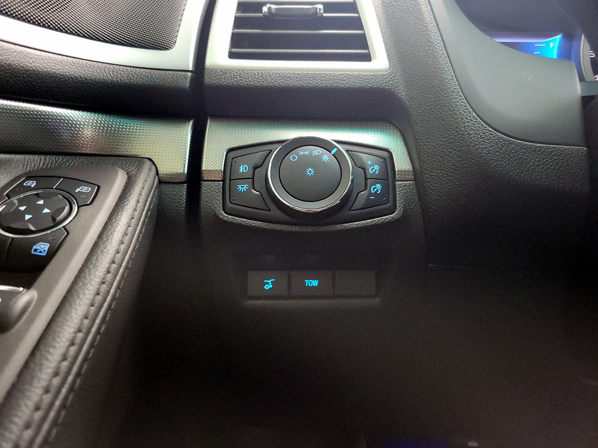 Thumbnail: 2015 Ford Explorer - 13