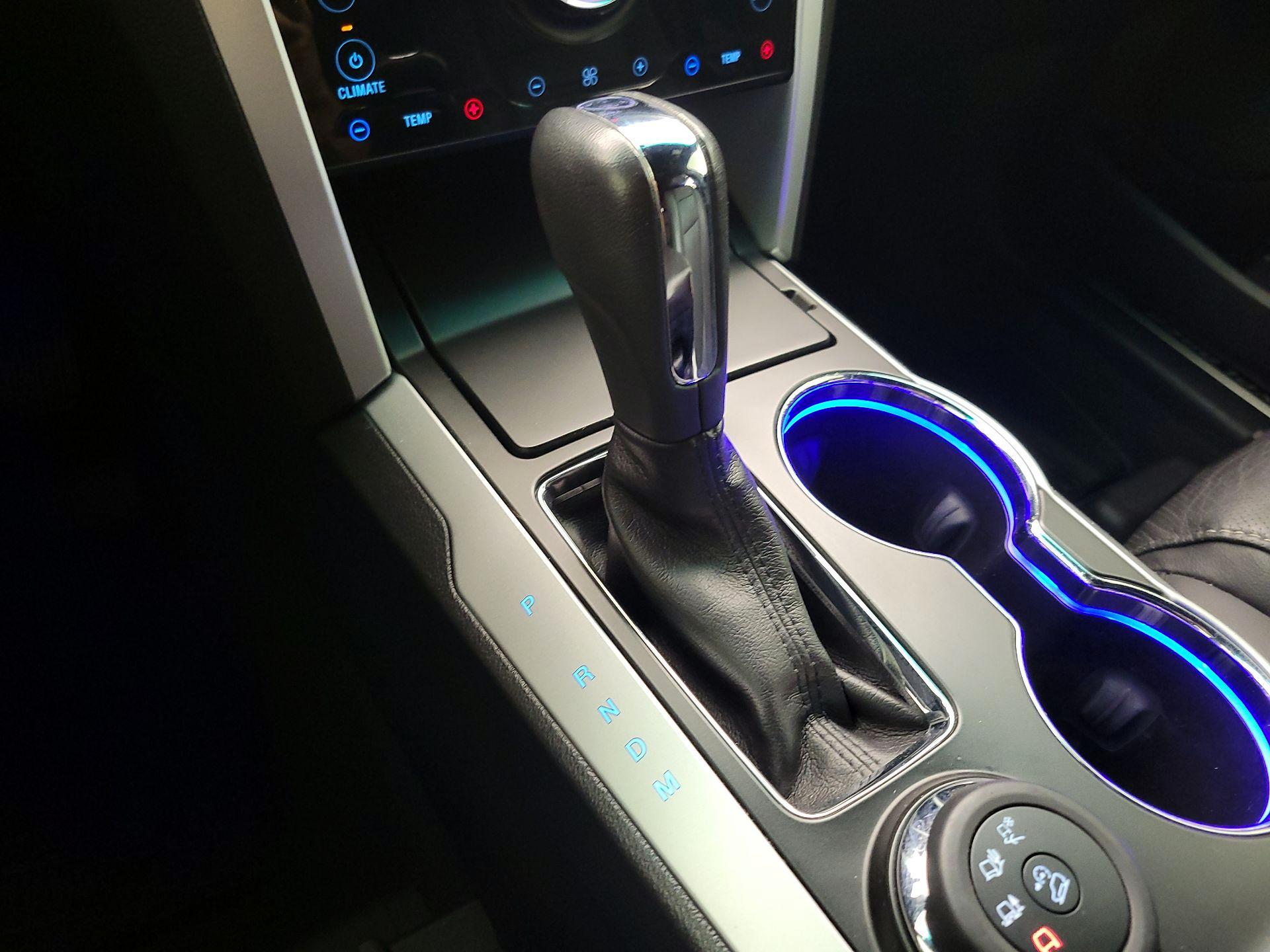 Thumbnail: 2015 Ford Explorer - 17