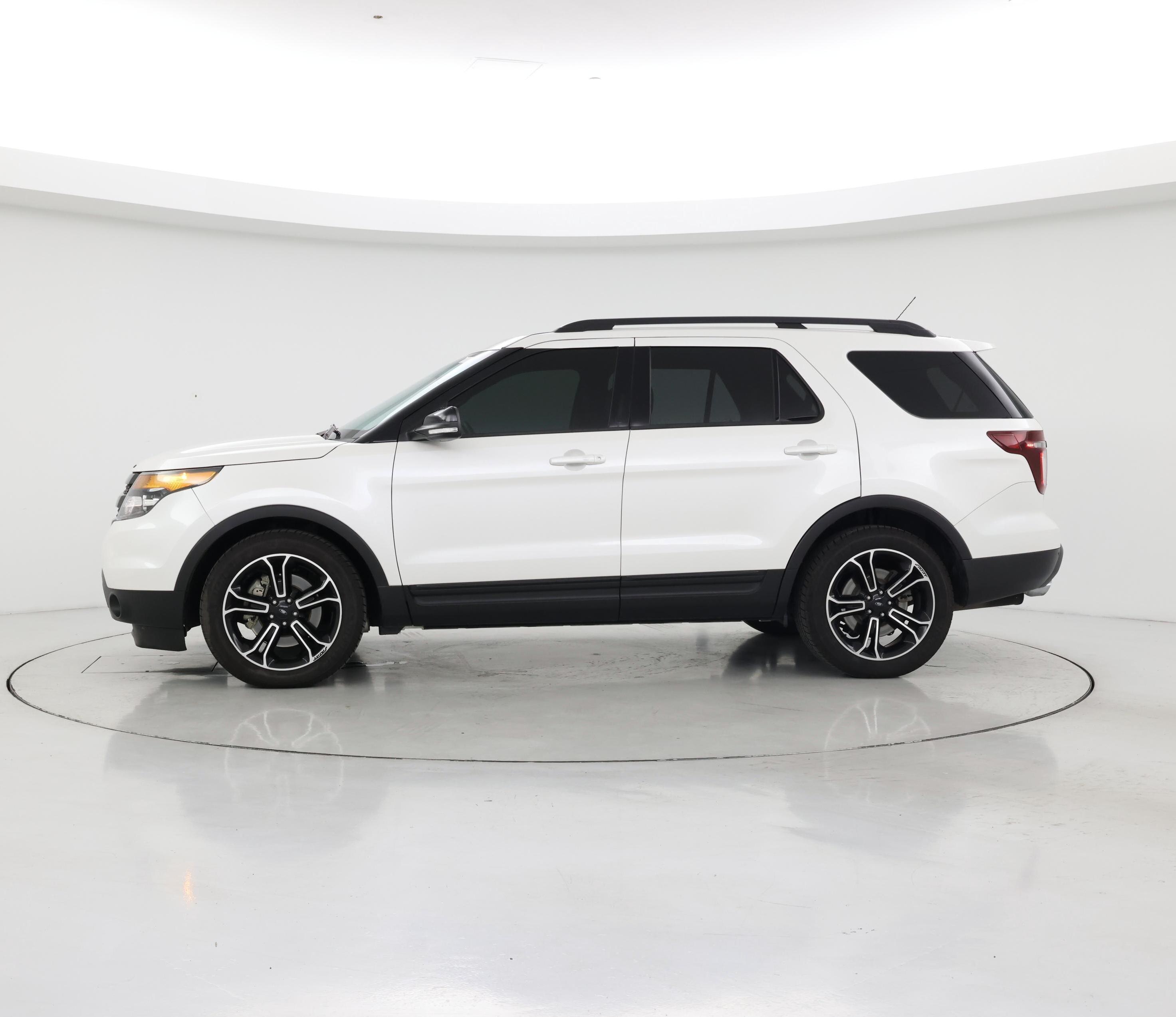 Thumbnail: 2015 Ford Explorer - 3