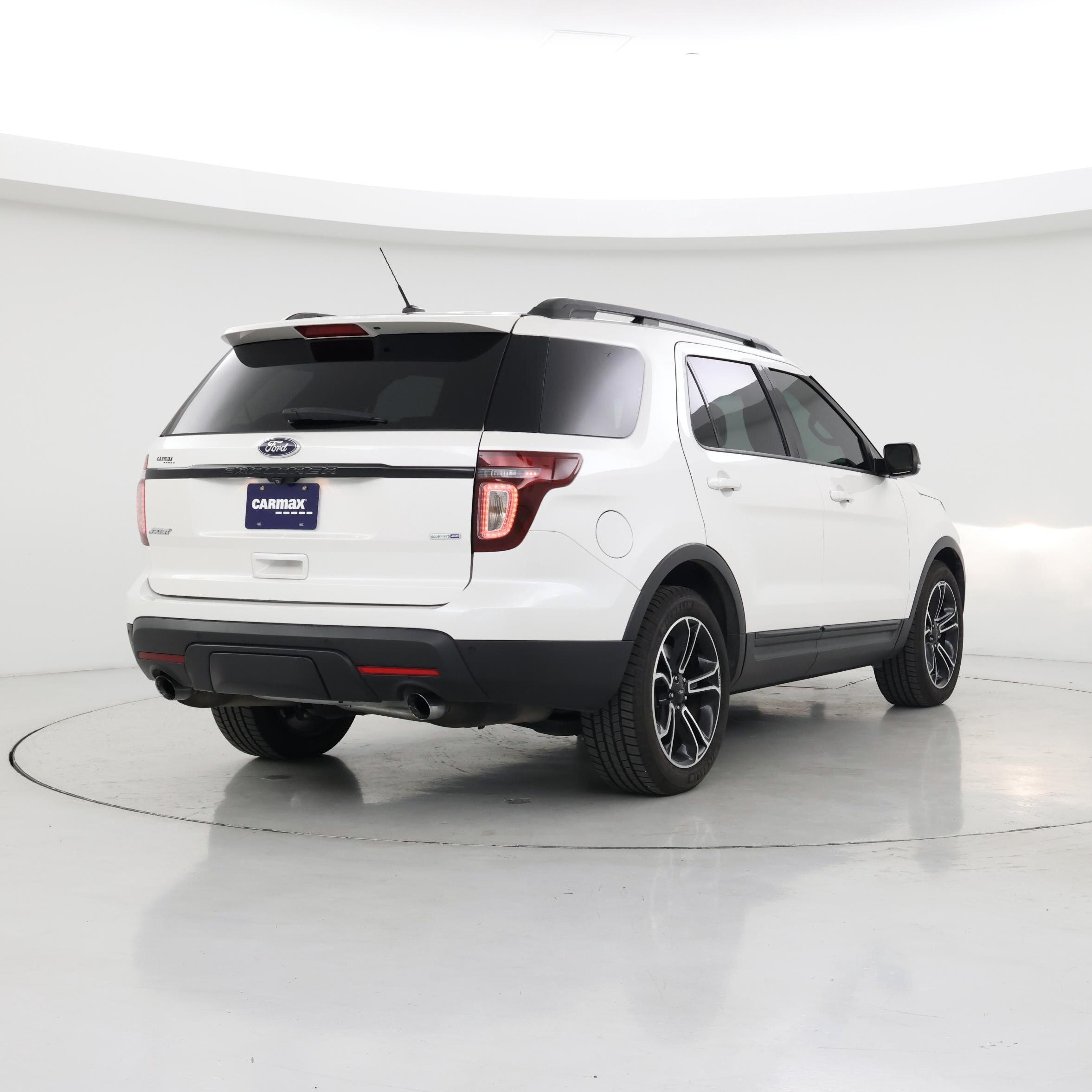 Thumbnail: 2015 Ford Explorer - 8