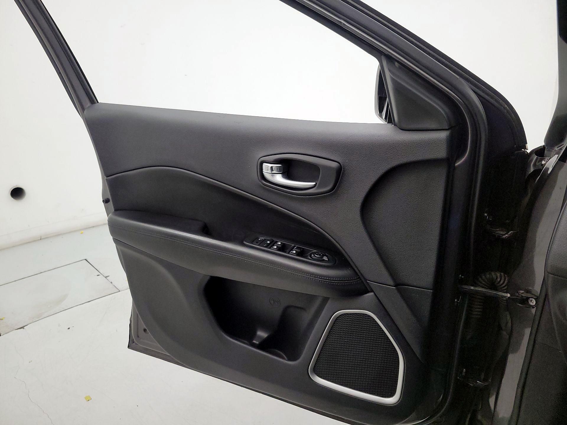 Thumbnail: 2019 Jeep Compass - 12