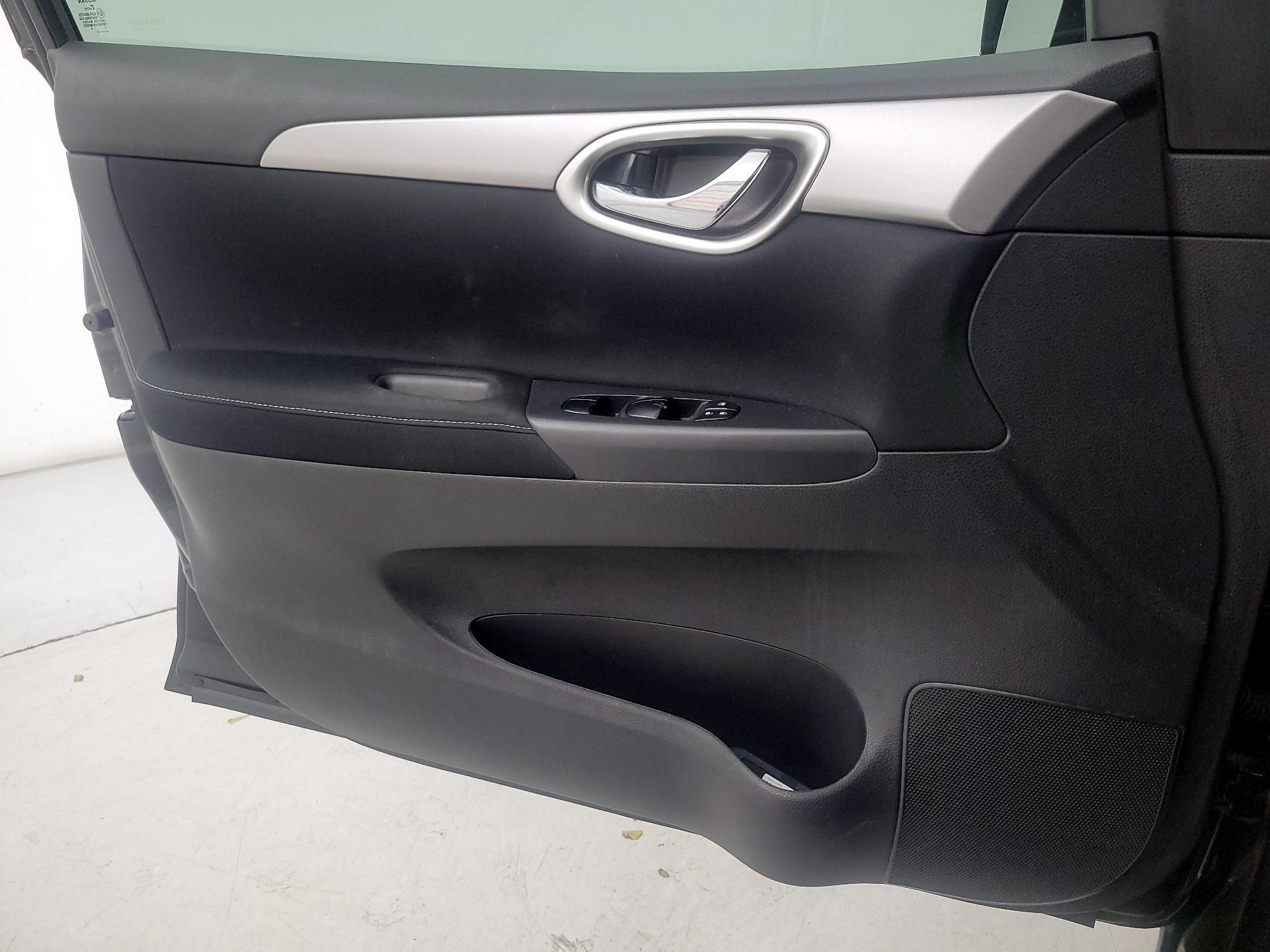 Thumbnail: 2015 Nissan Sentra - 12
