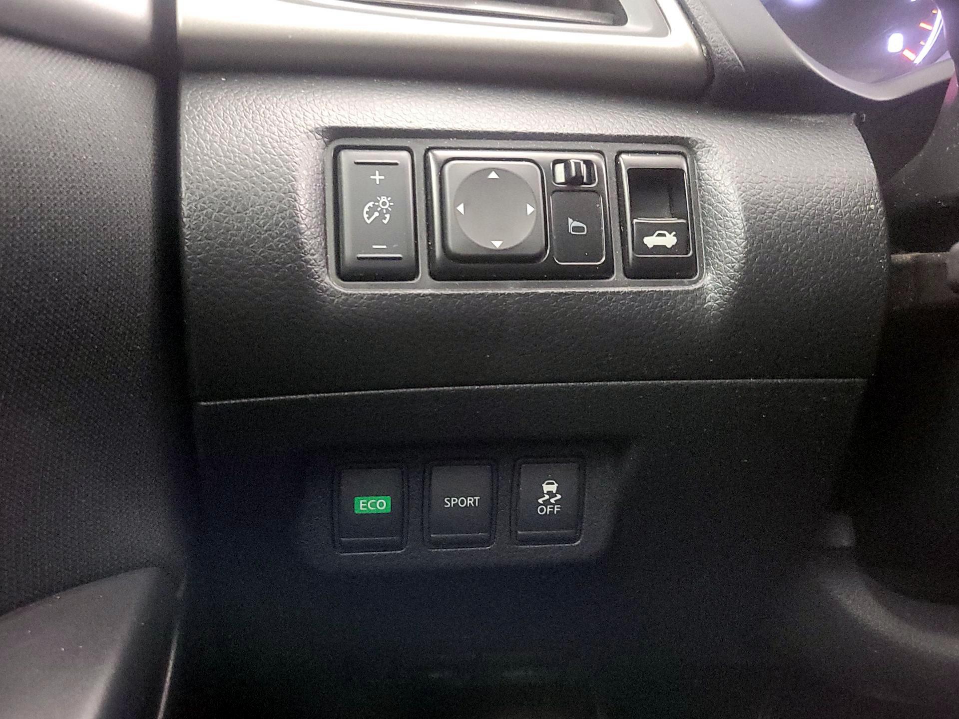 Thumbnail: 2015 Nissan Sentra - 13