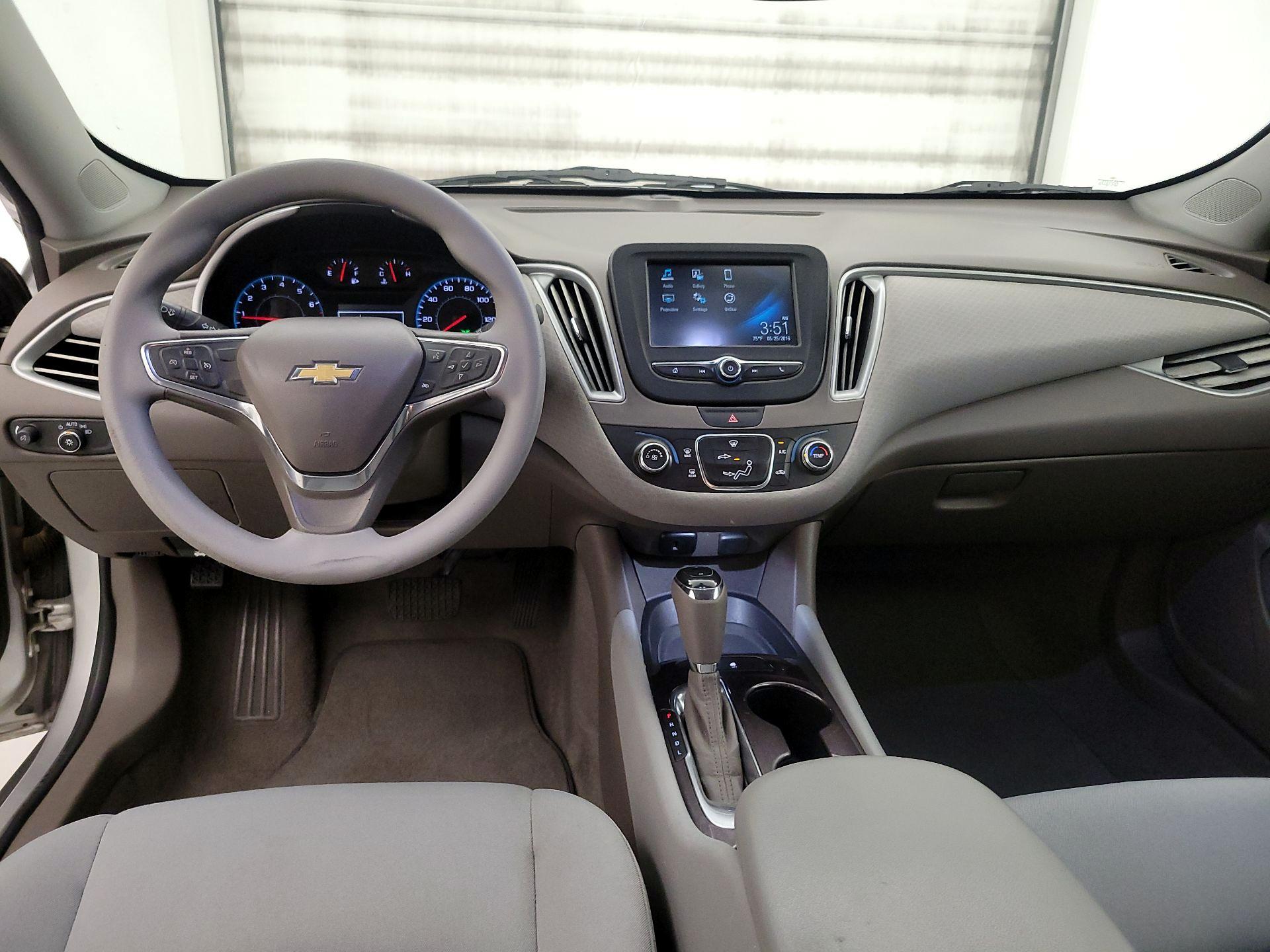 Thumbnail: 2017 Chevrolet Malibu - 9