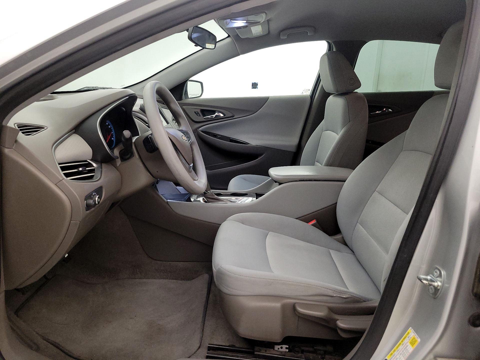 Thumbnail: 2017 Chevrolet Malibu - 11