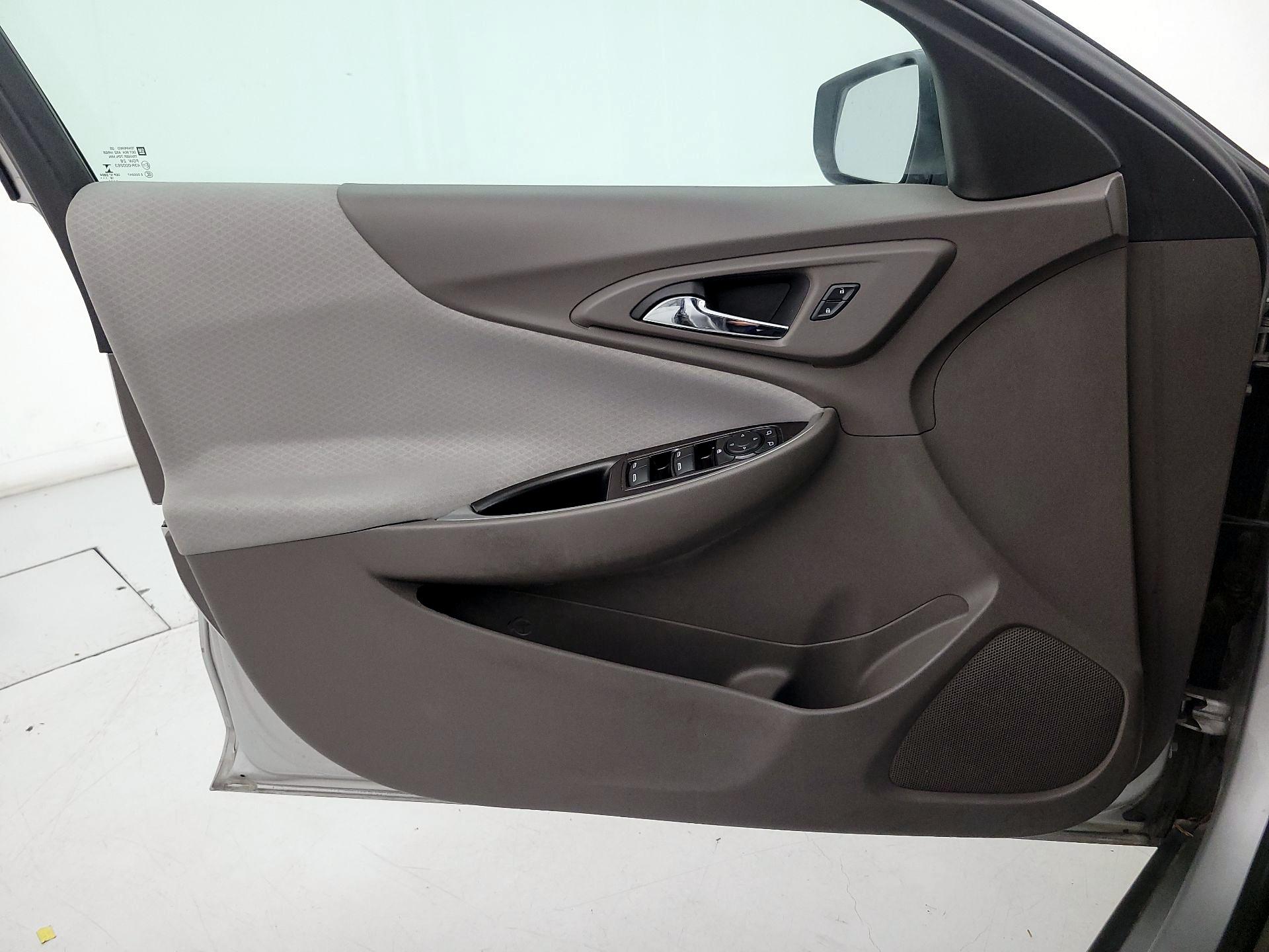 Thumbnail: 2017 Chevrolet Malibu - 12