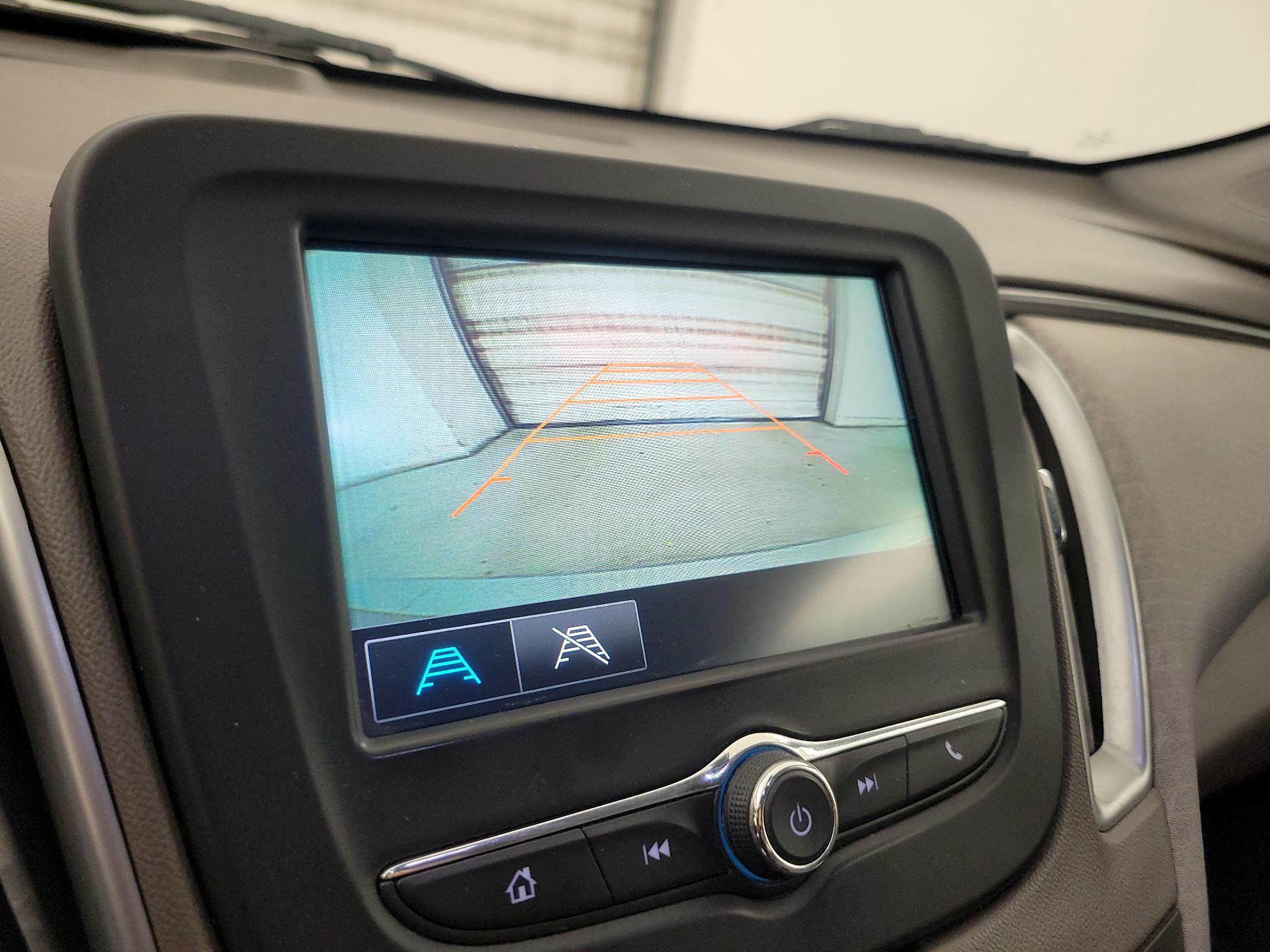 Thumbnail: 2017 Chevrolet Malibu - 14