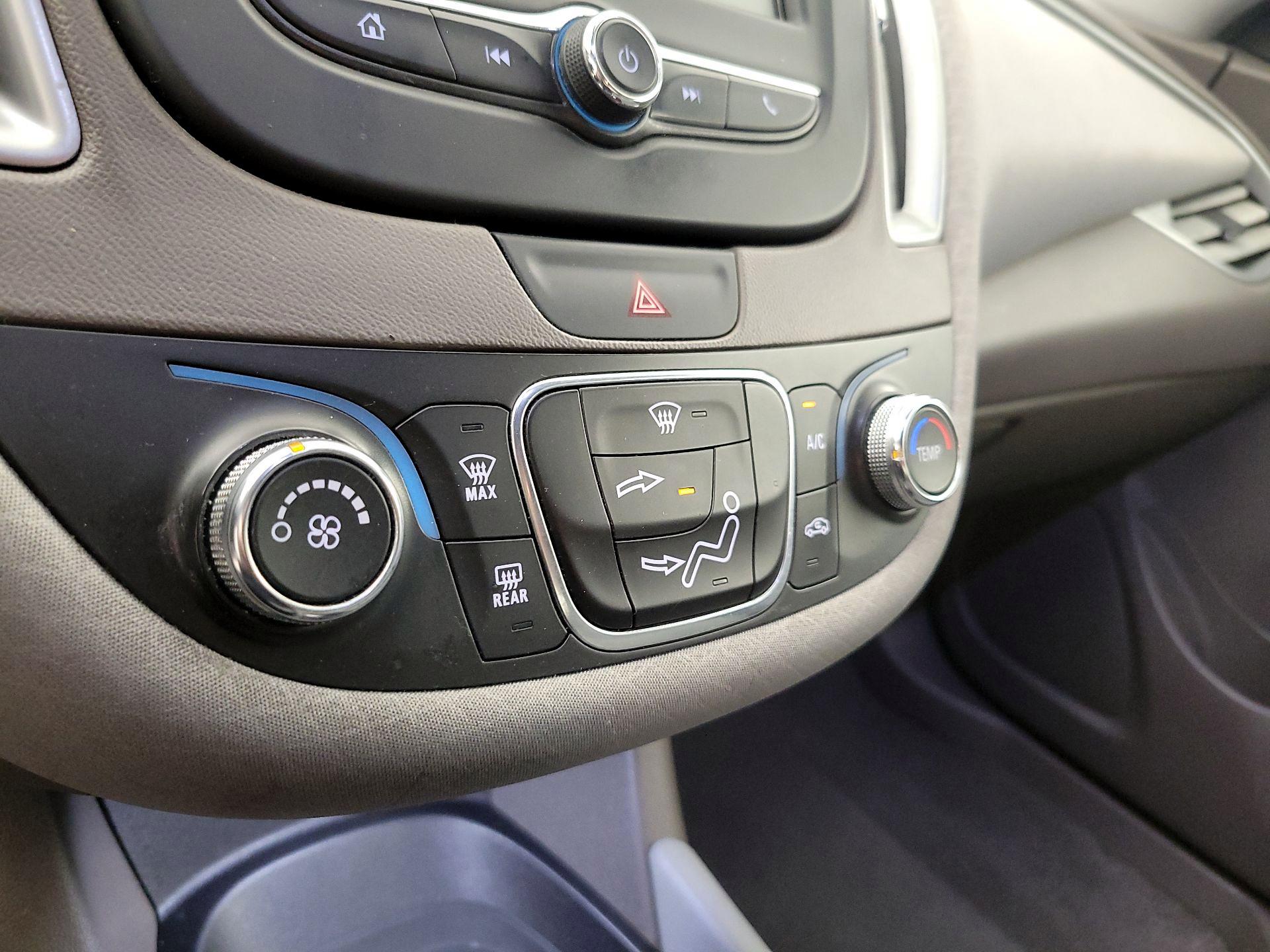 Thumbnail: 2017 Chevrolet Malibu - 16