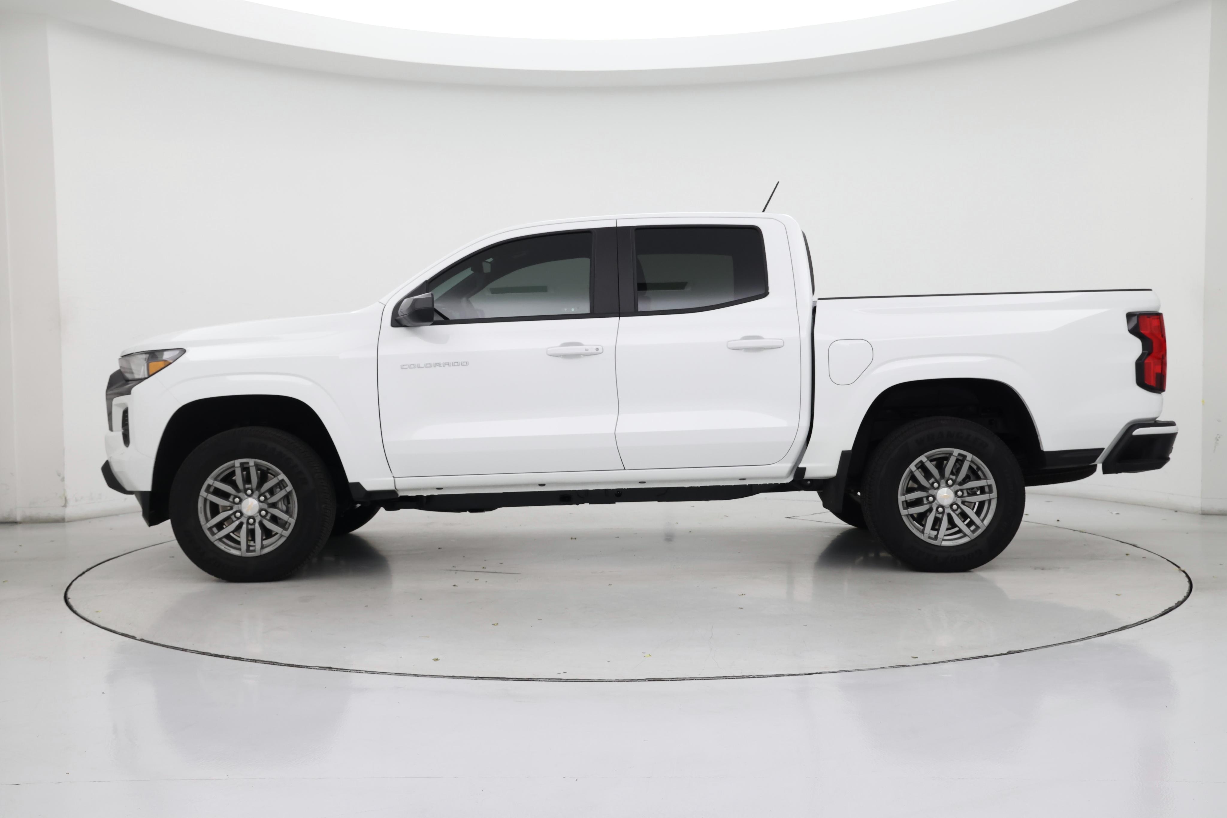 Thumbnail: 2024 Chevrolet Colorado - 3