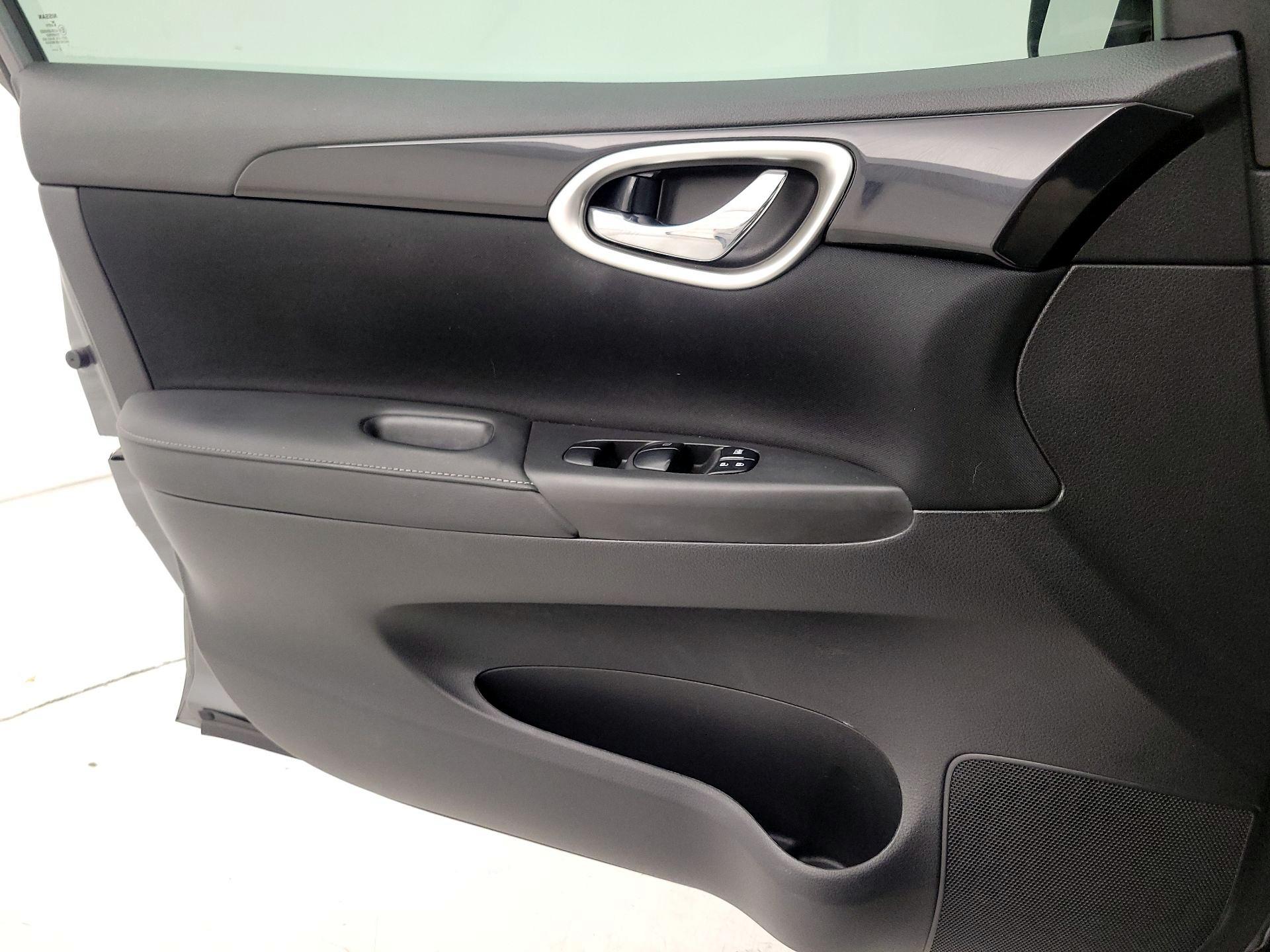 Thumbnail: 2019 Nissan Sentra - 12