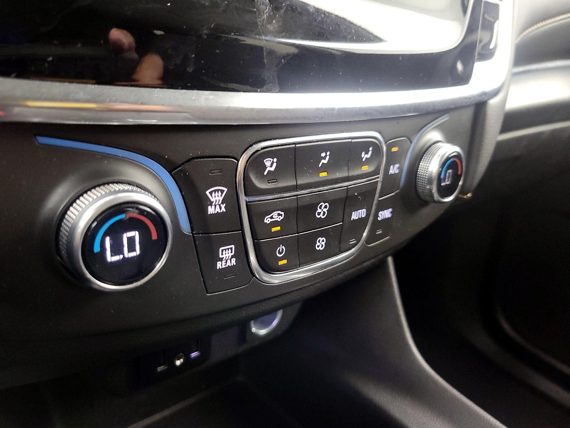 Thumbnail: 2021 Chevrolet Traverse - 16