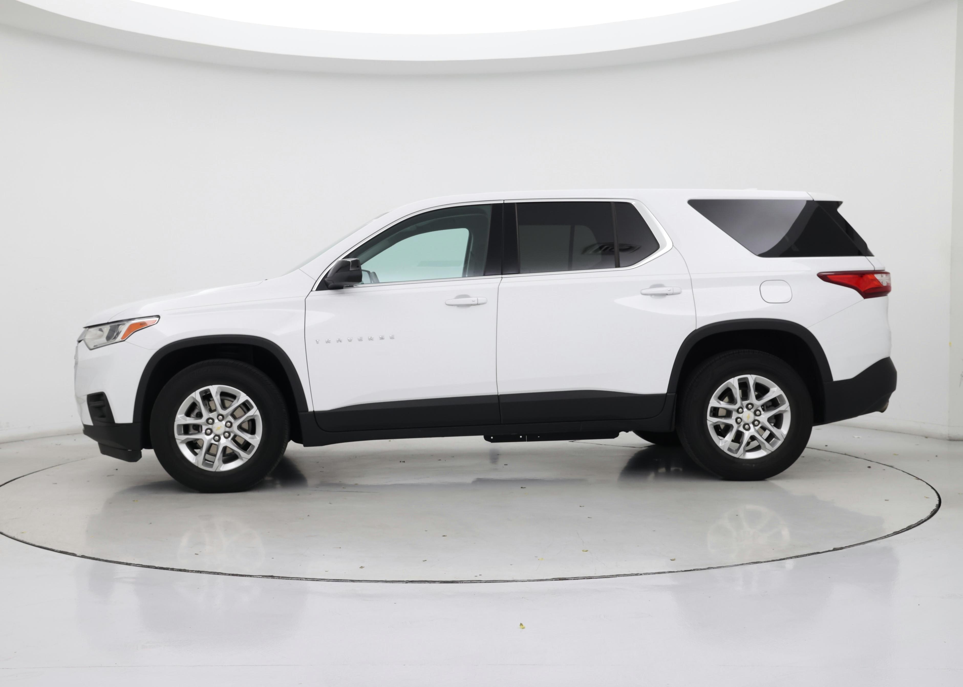 Thumbnail: 2021 Chevrolet Traverse - 3