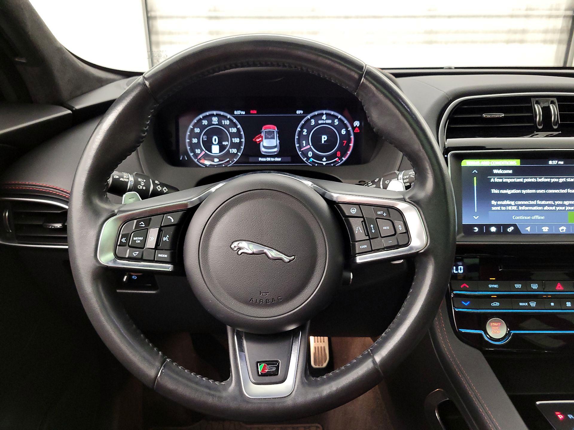 Thumbnail: 2019 Jaguar F-Pace - 10