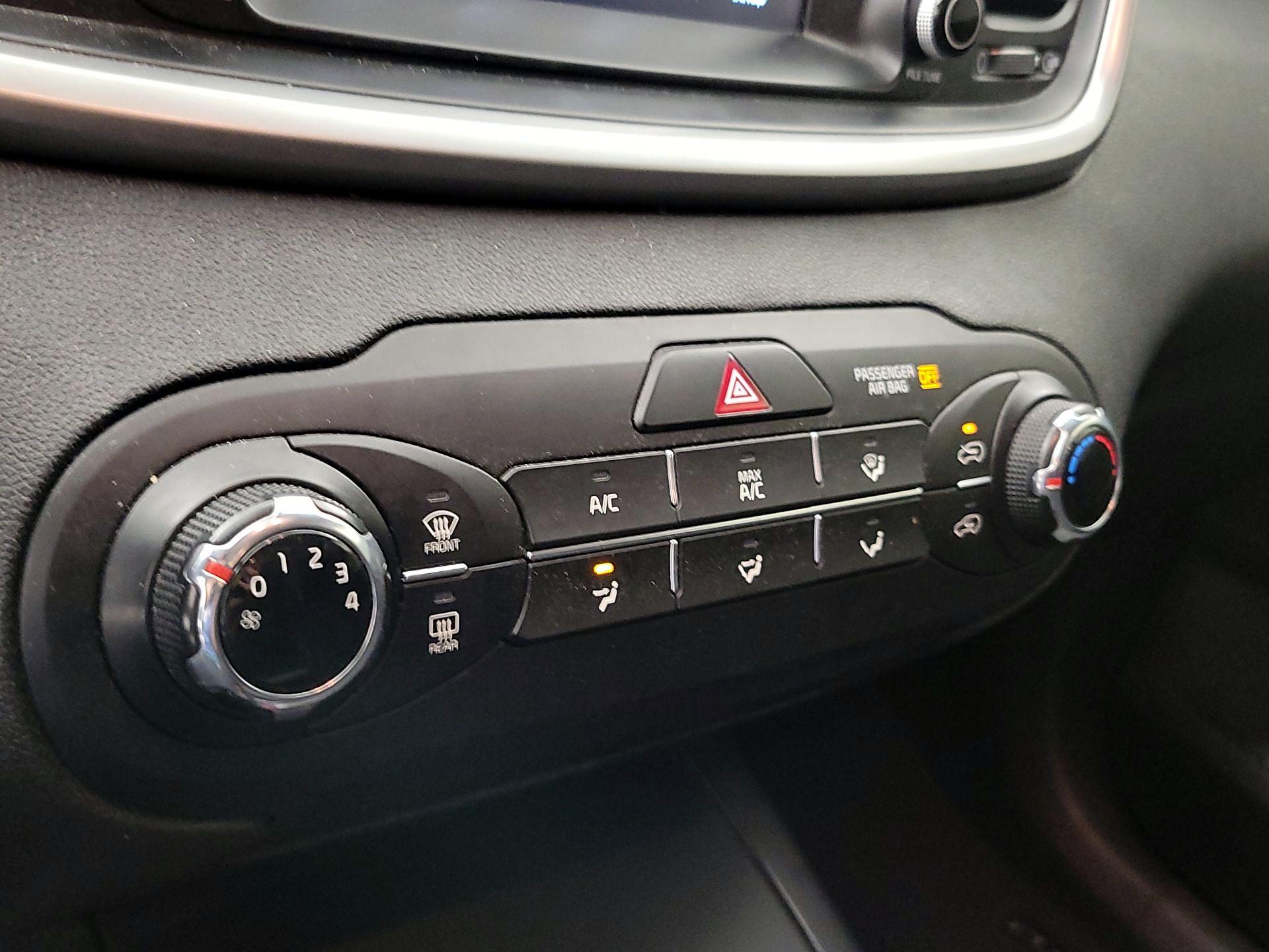 Thumbnail: 2020 Kia Sorento - 16