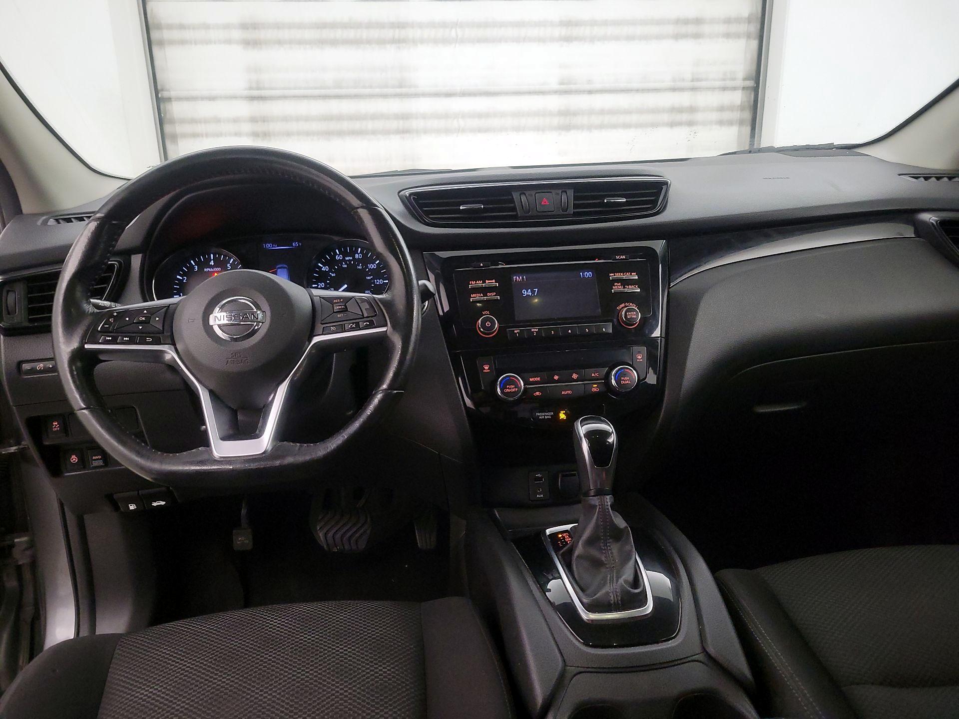 Thumbnail: 2017 Nissan Rogue Sport - 9