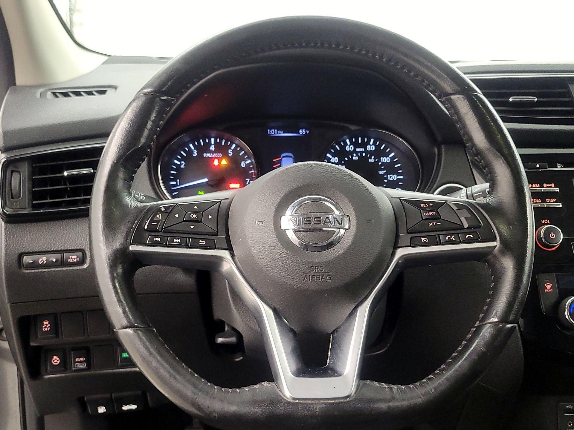 Thumbnail: 2017 Nissan Rogue Sport - 10