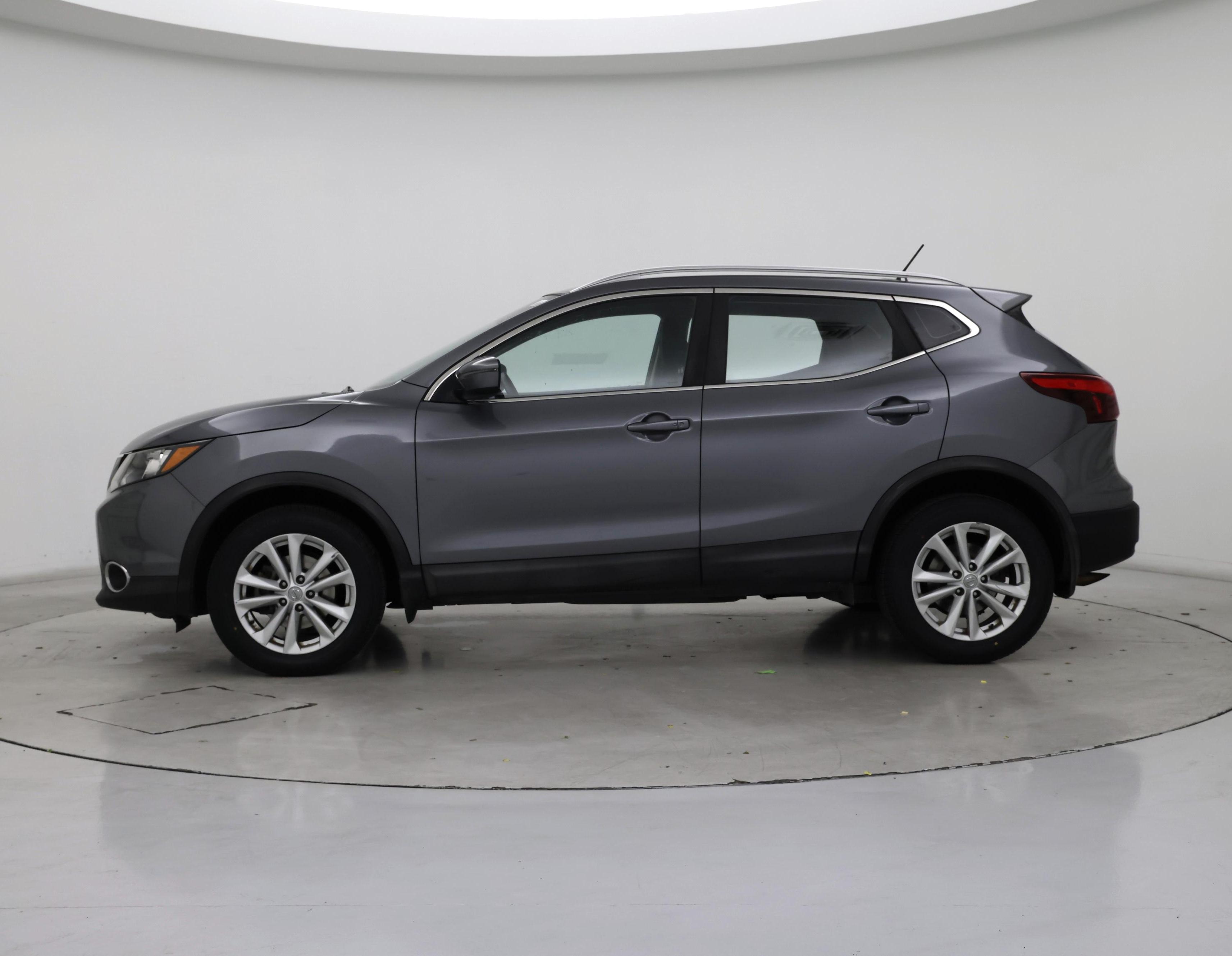 Thumbnail: 2017 Nissan Rogue Sport - 3