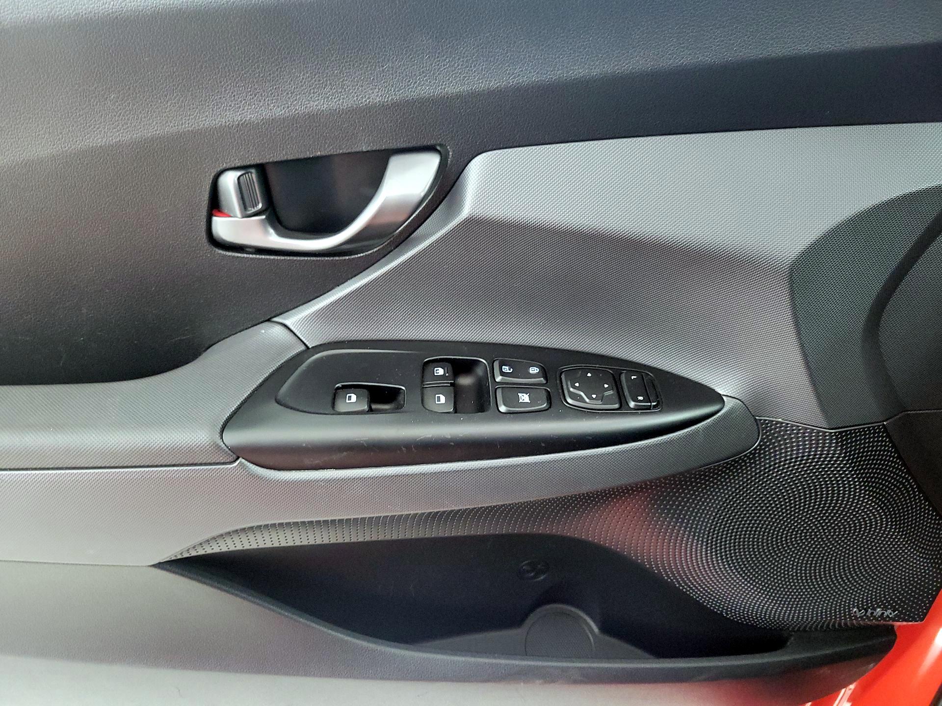 Thumbnail: 2019 Hyundai Veloster - 12