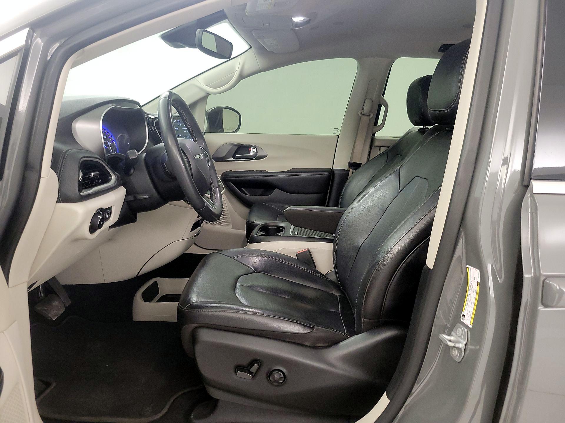 Thumbnail: 2022 Chrysler Pacifica - 11