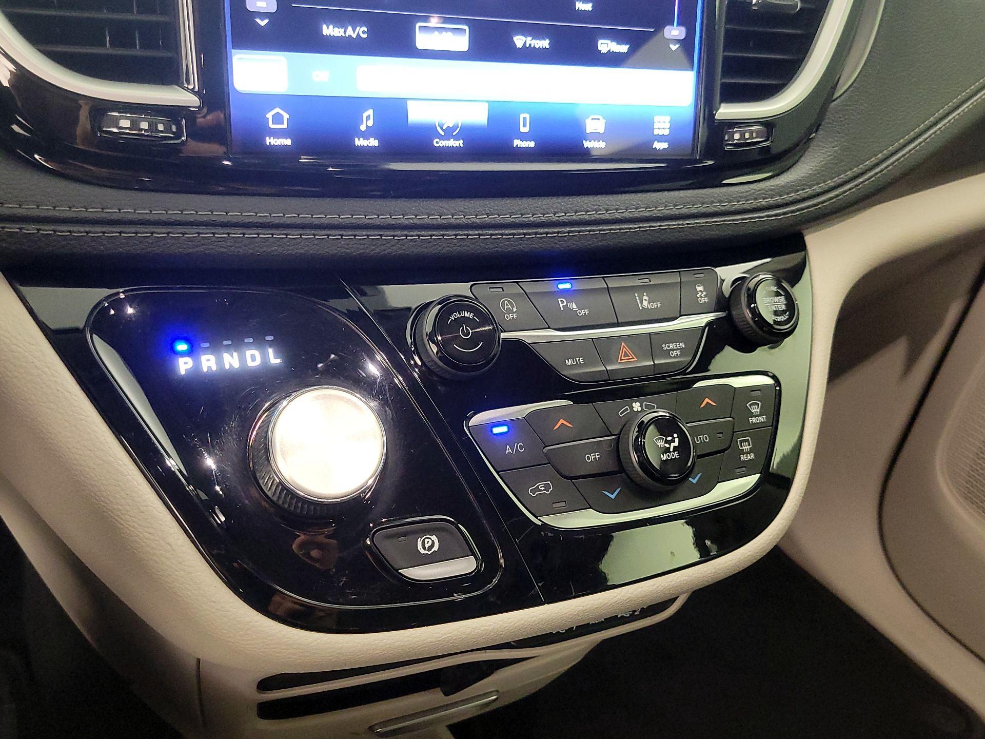Thumbnail: 2022 Chrysler Pacifica - 16