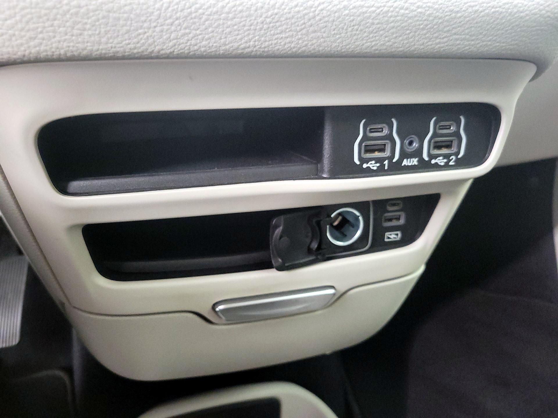 Thumbnail: 2022 Chrysler Pacifica - 18