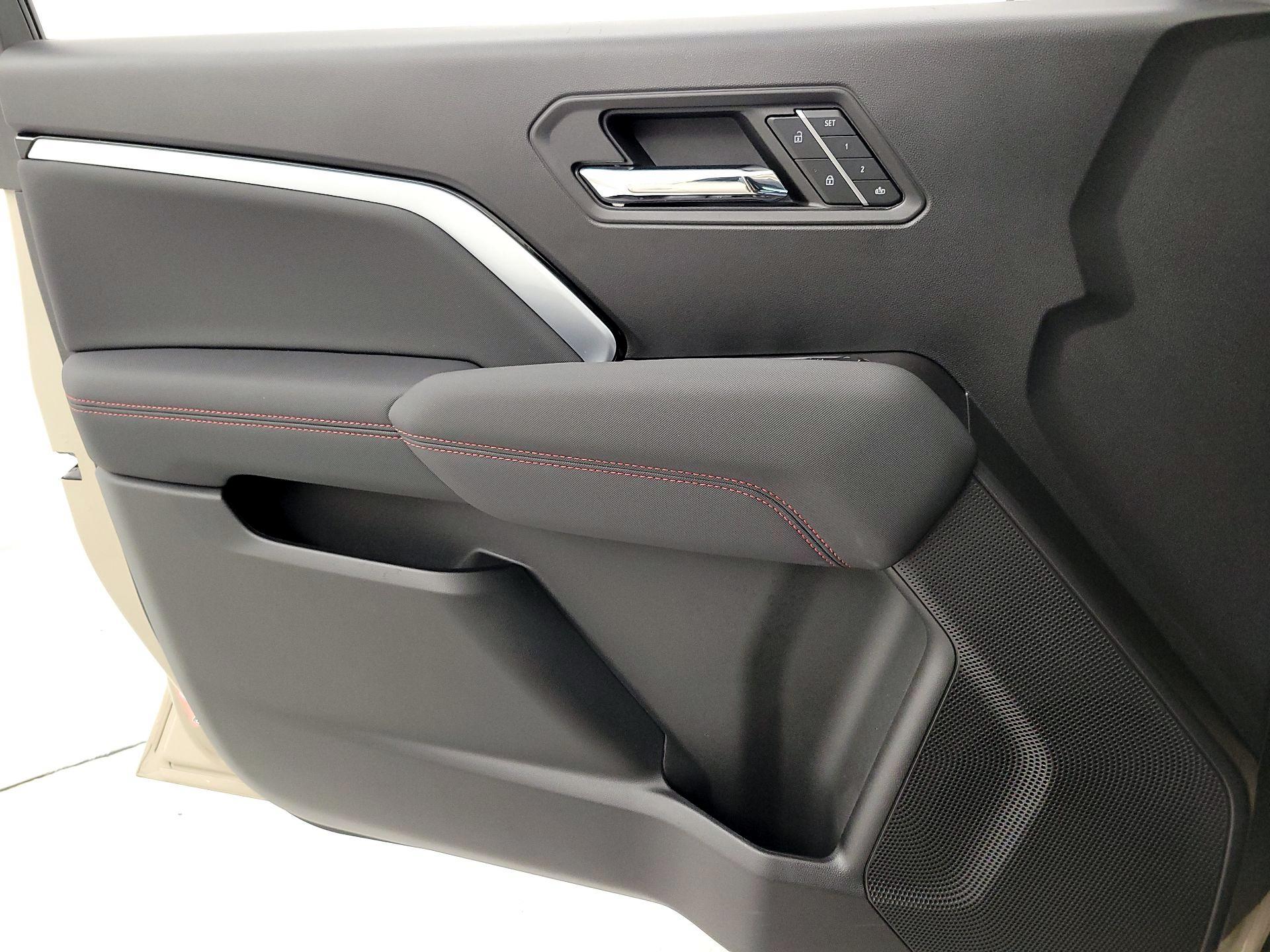 Thumbnail: 2023 Chevrolet Colorado - 12
