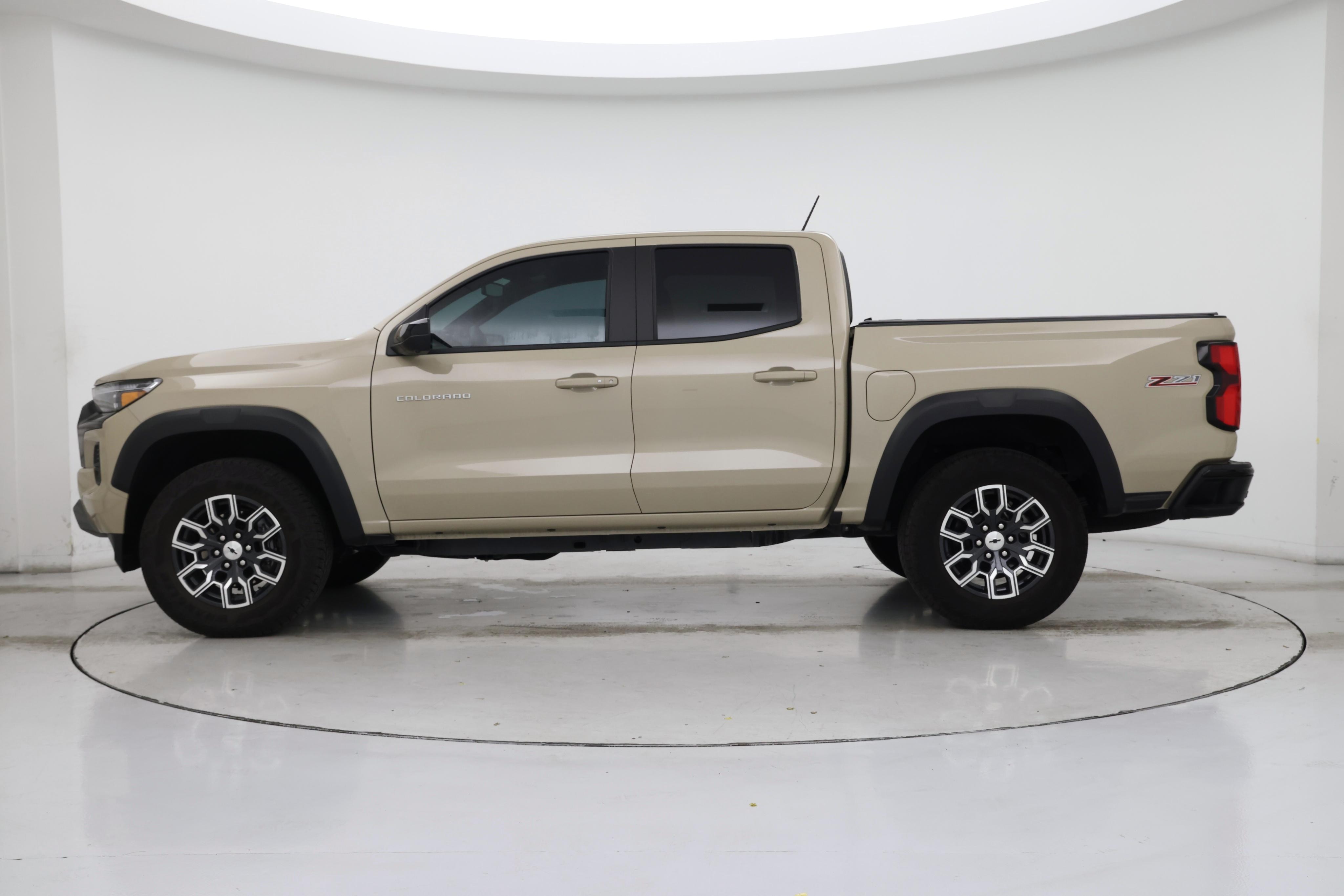 Thumbnail: 2023 Chevrolet Colorado - 3