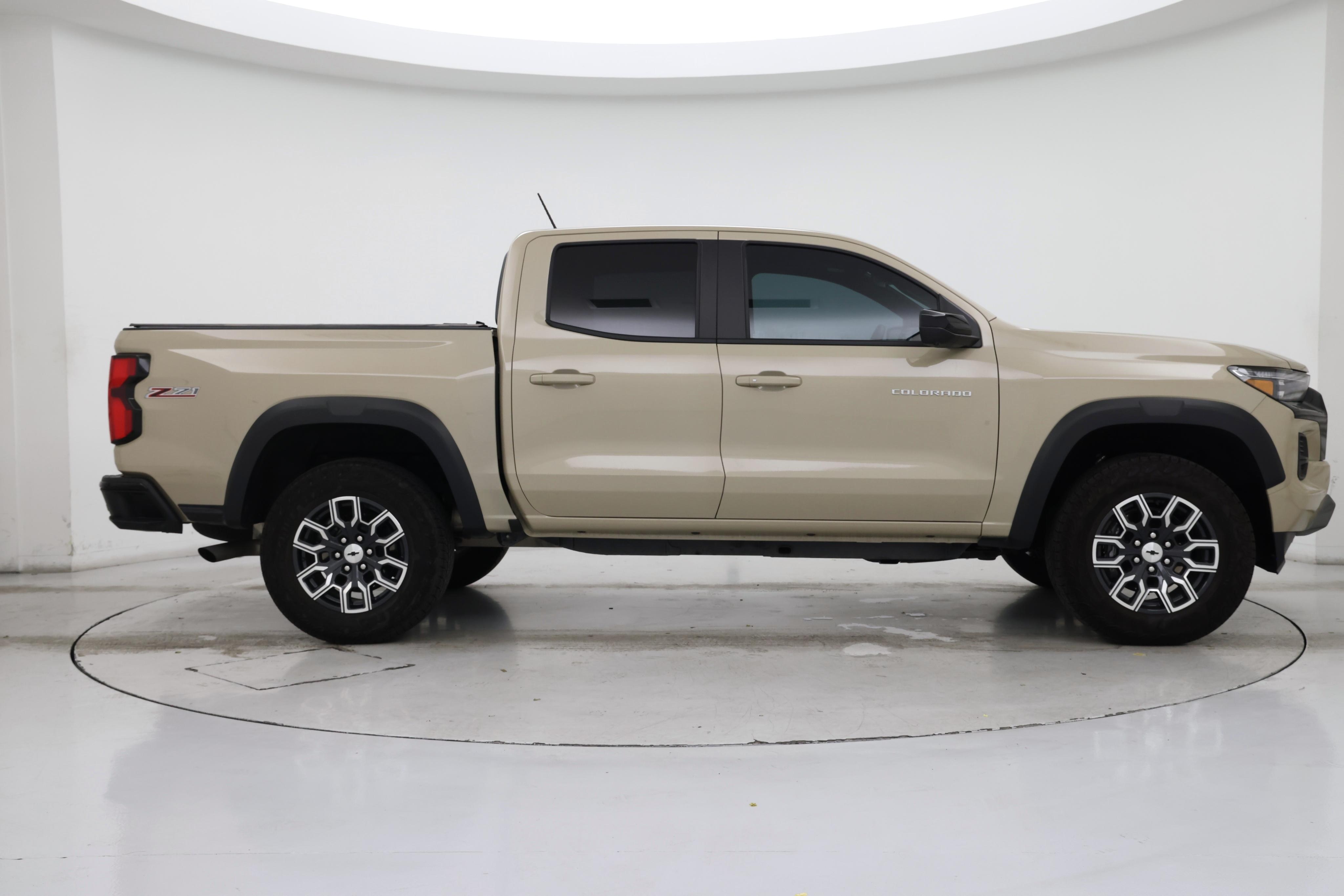 Thumbnail: 2023 Chevrolet Colorado - 7