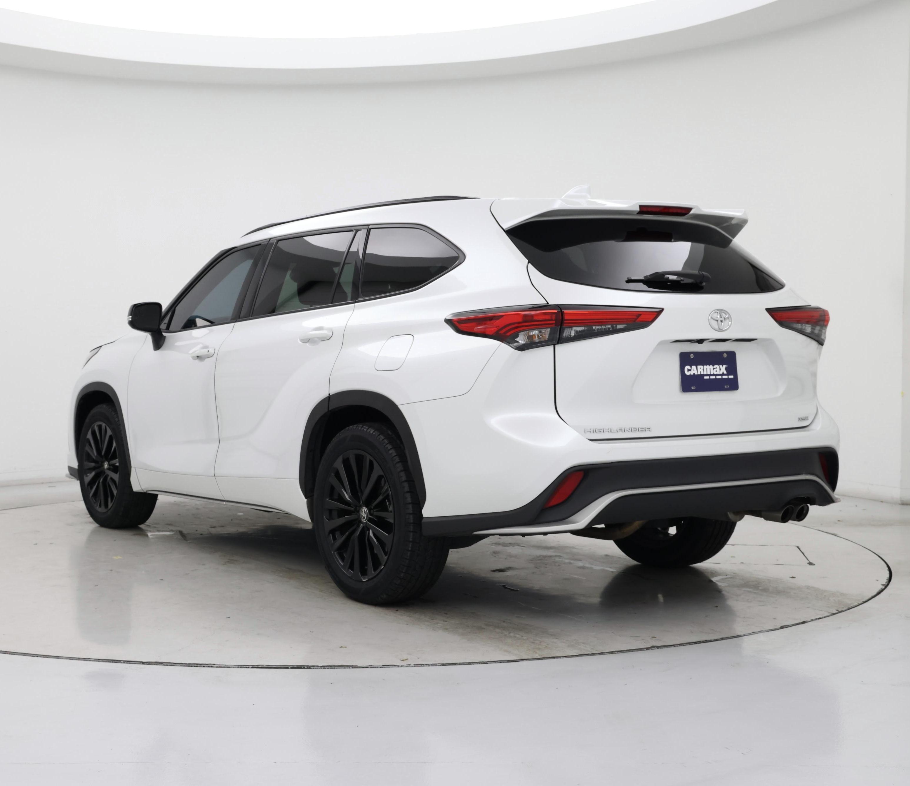 Thumbnail: 2023 Toyota Highlander - 2