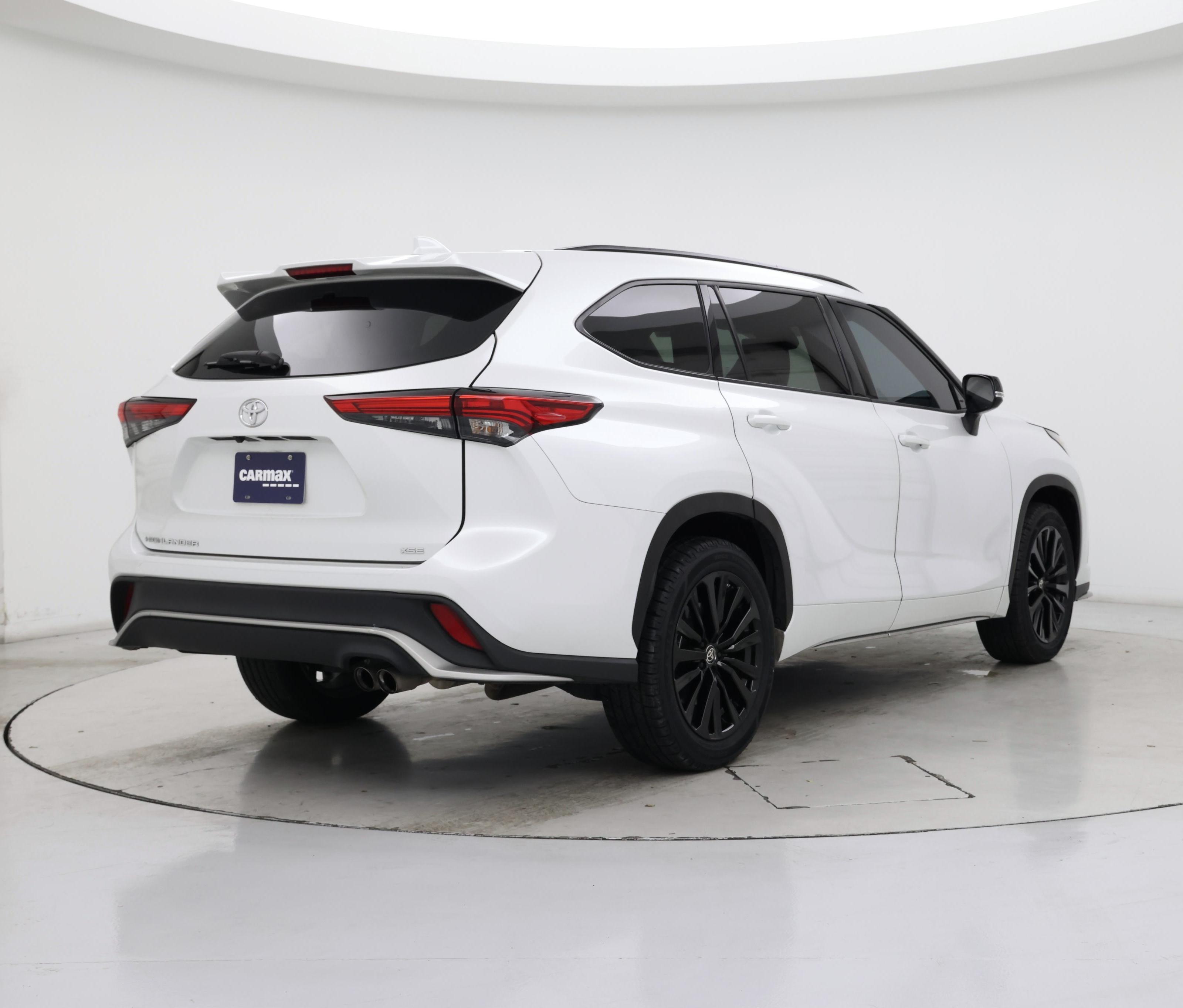 Thumbnail: 2023 Toyota Highlander - 8