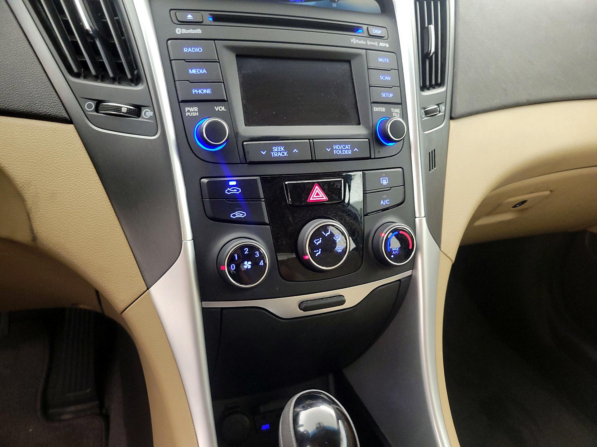 Thumbnail: 2014 Hyundai Sonata - 16