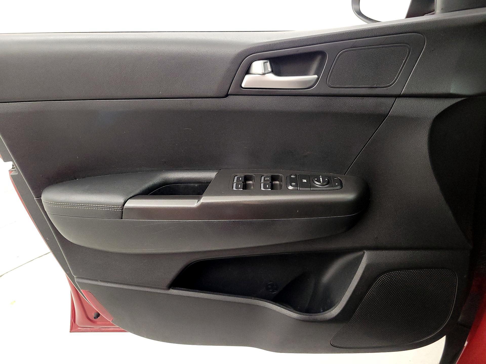 Thumbnail: 2019 Kia Sportage - 12