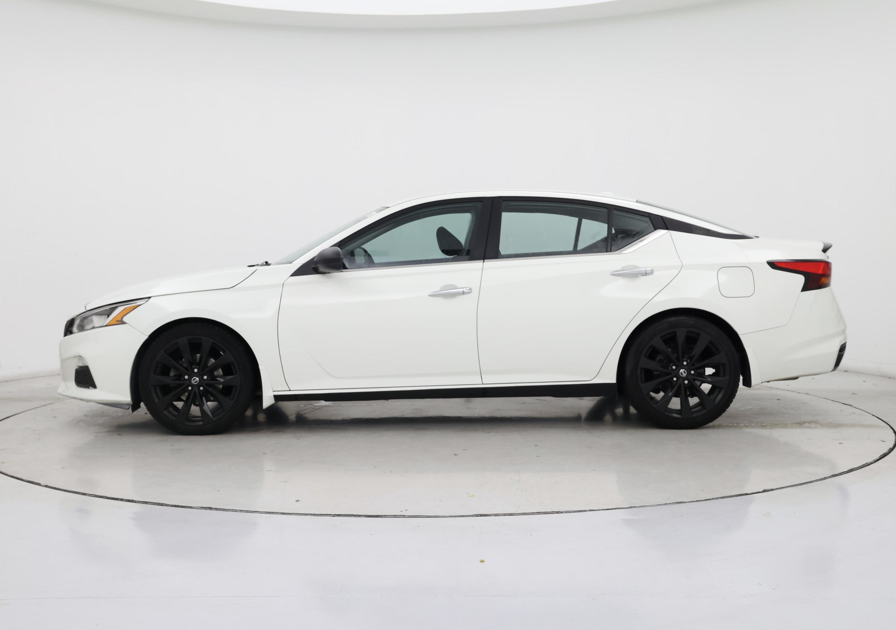 Thumbnail: 2019 Nissan Altima - 3