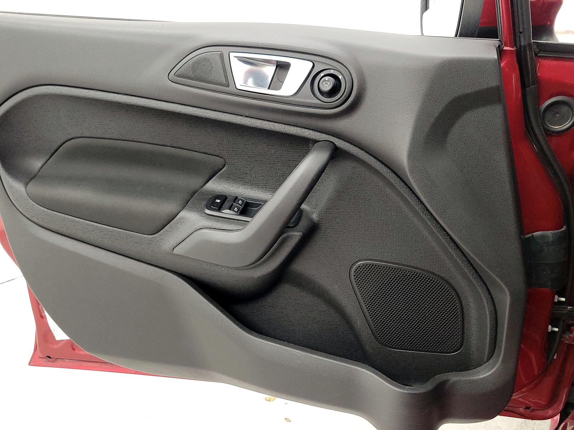 Thumbnail: 2015 Ford Fiesta - 12
