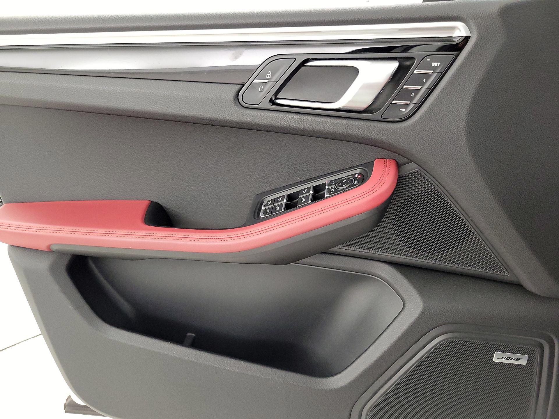Thumbnail: 2019 Porsche Macan - 12