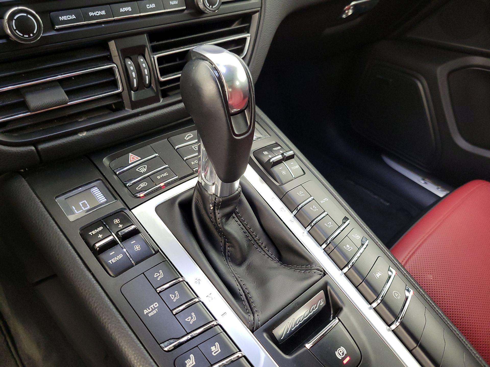 Thumbnail: 2019 Porsche Macan - 18