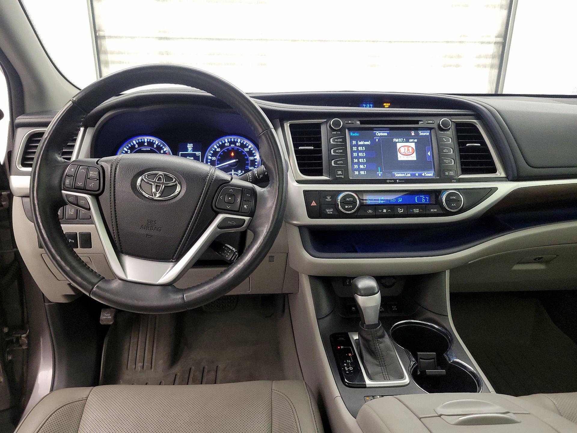 Thumbnail: 2015 Toyota Highlander - 9