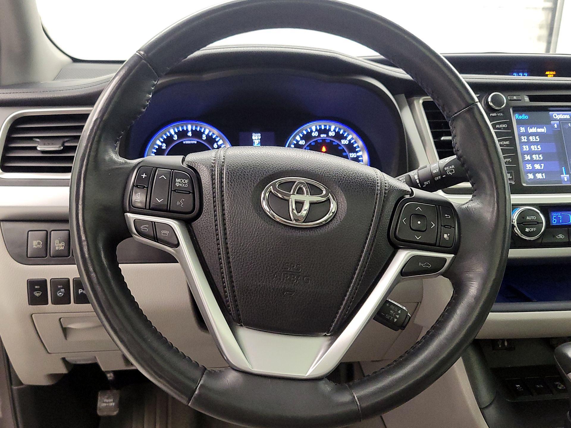 Thumbnail: 2015 Toyota Highlander - 10
