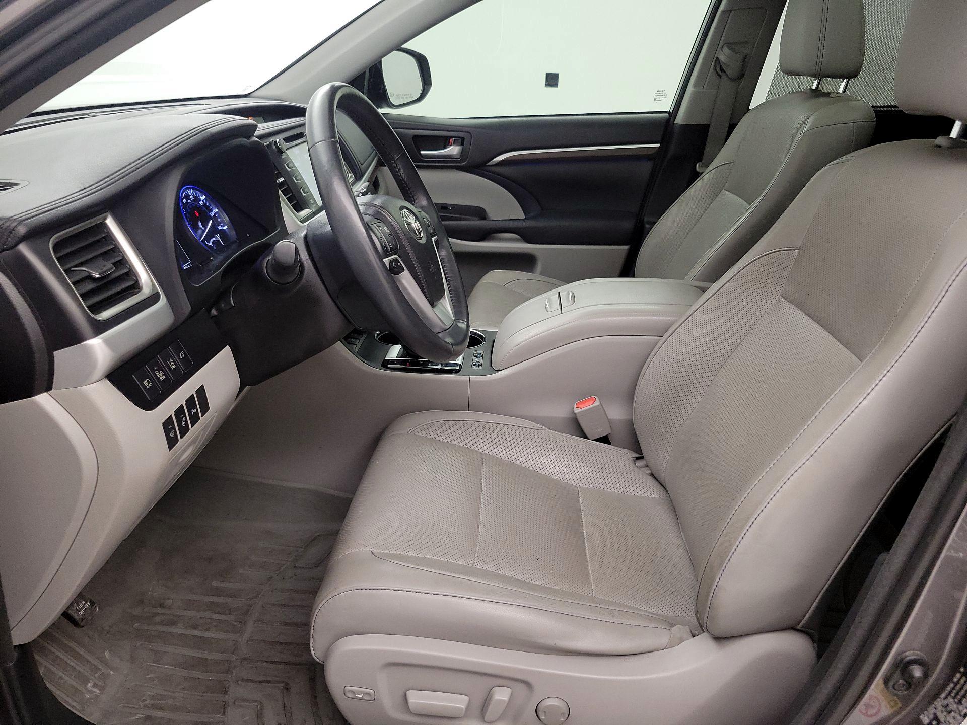 Thumbnail: 2015 Toyota Highlander - 11