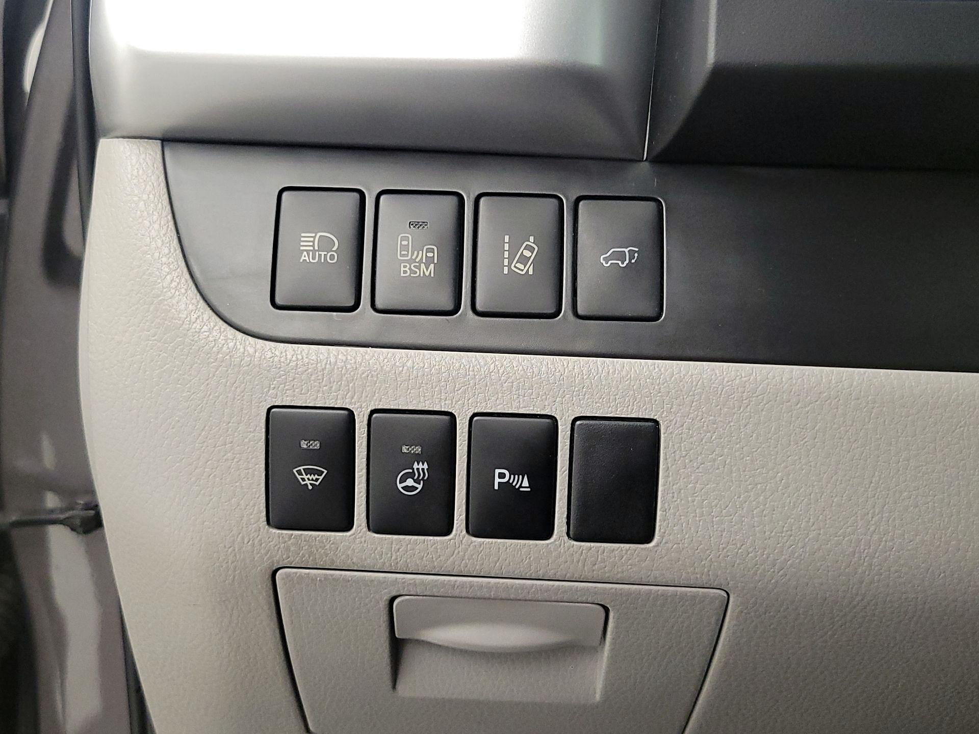 Thumbnail: 2015 Toyota Highlander - 13