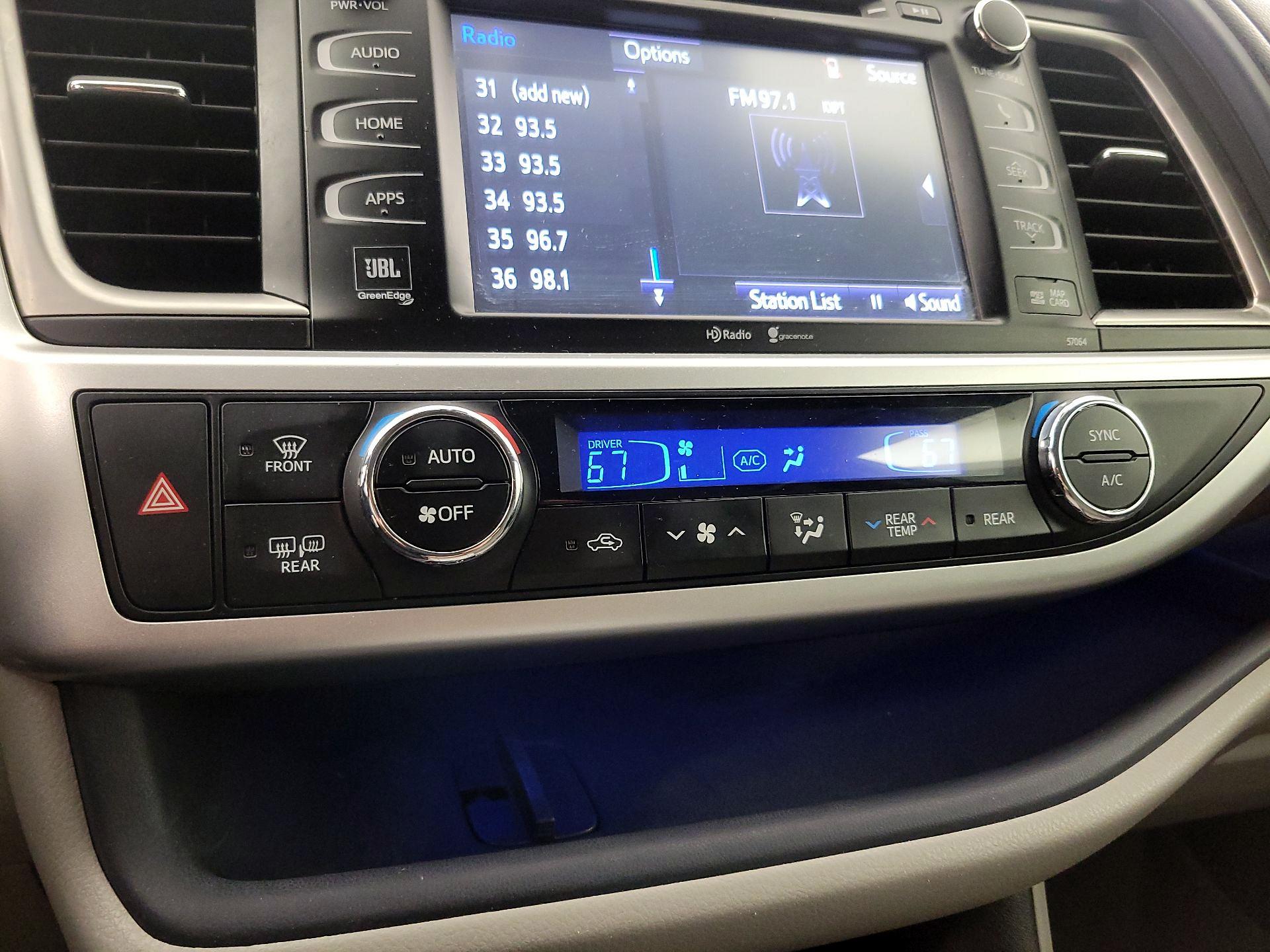 Thumbnail: 2015 Toyota Highlander - 16