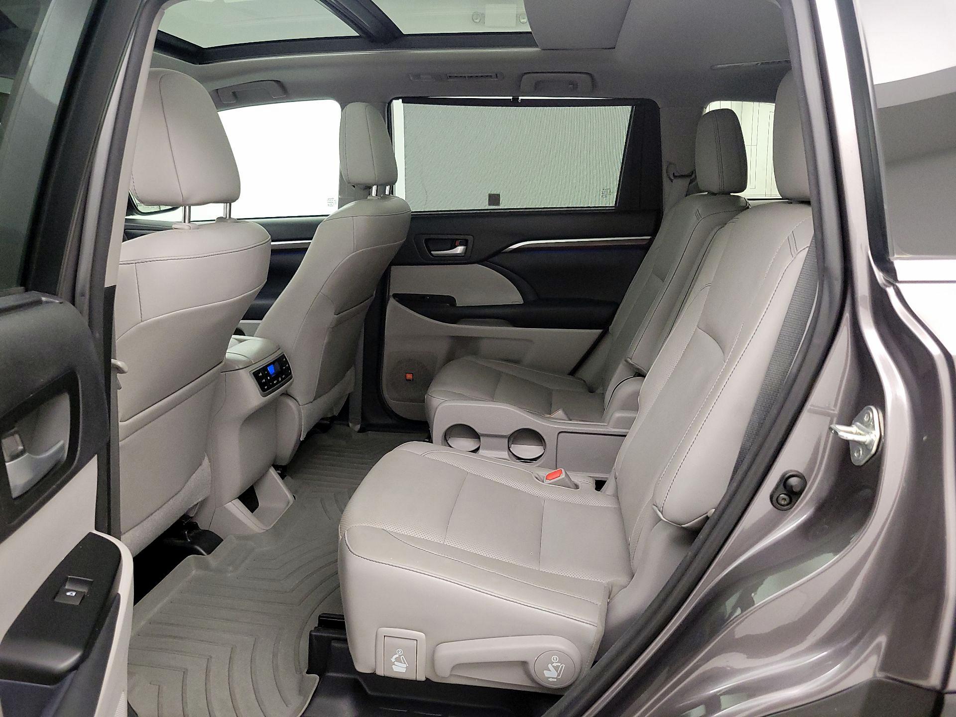 Thumbnail: 2015 Toyota Highlander - 20